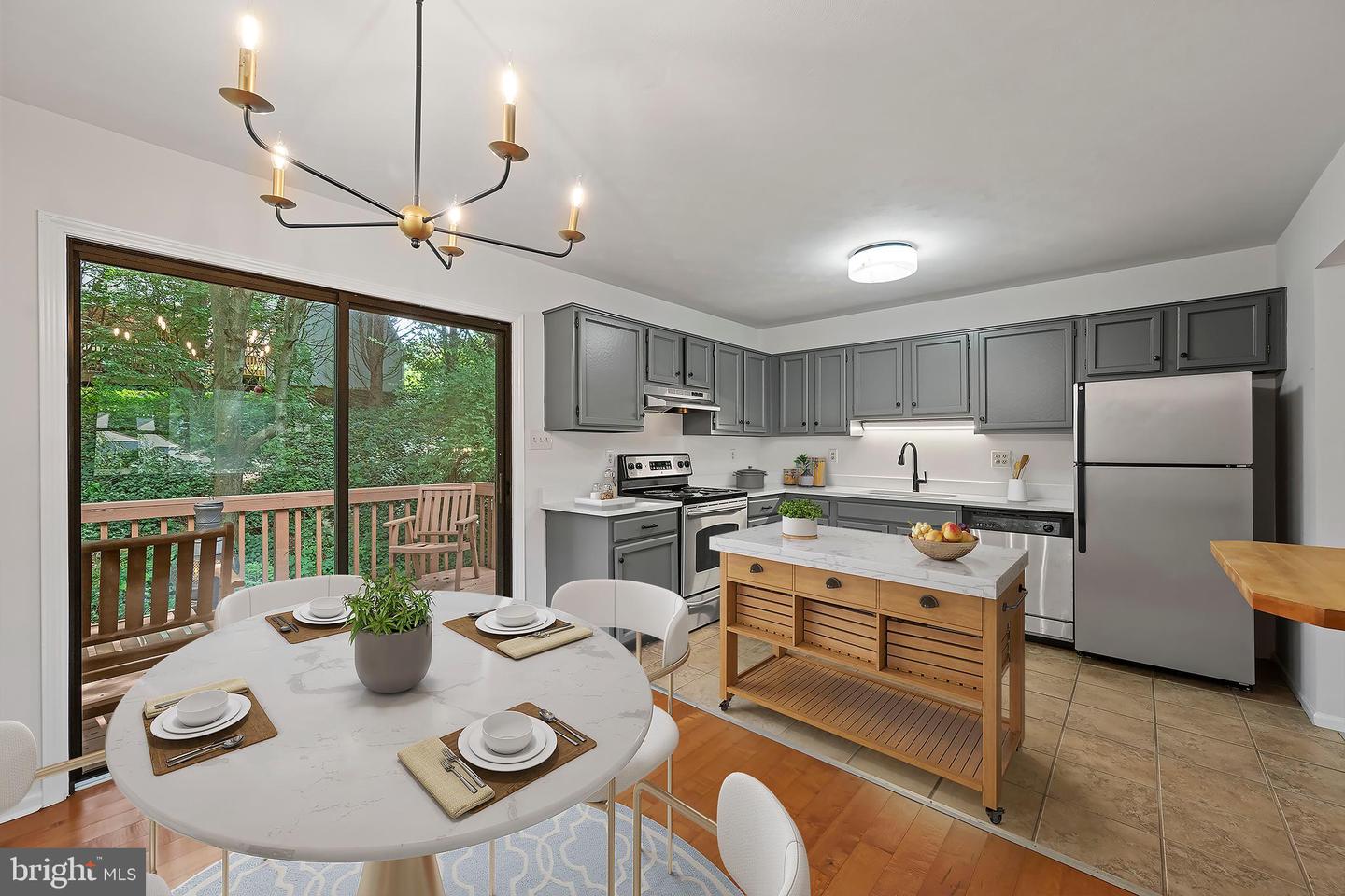 1954 Gardenia St