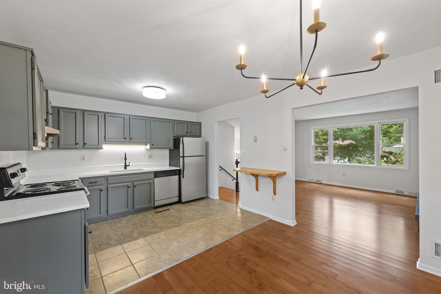 1954 Gardenia St