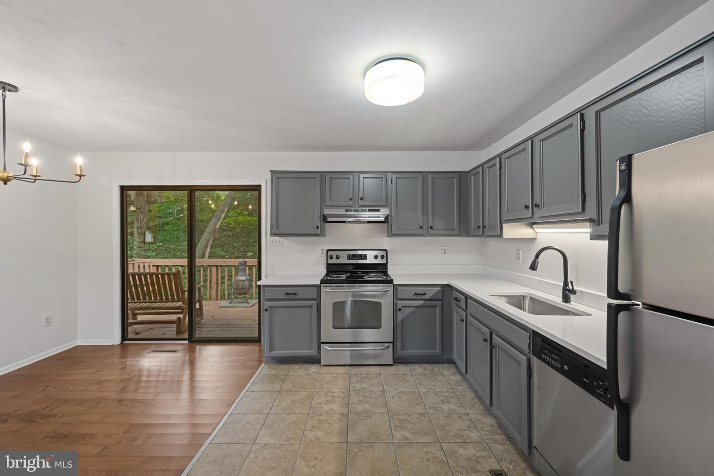 1954 Gardenia St
