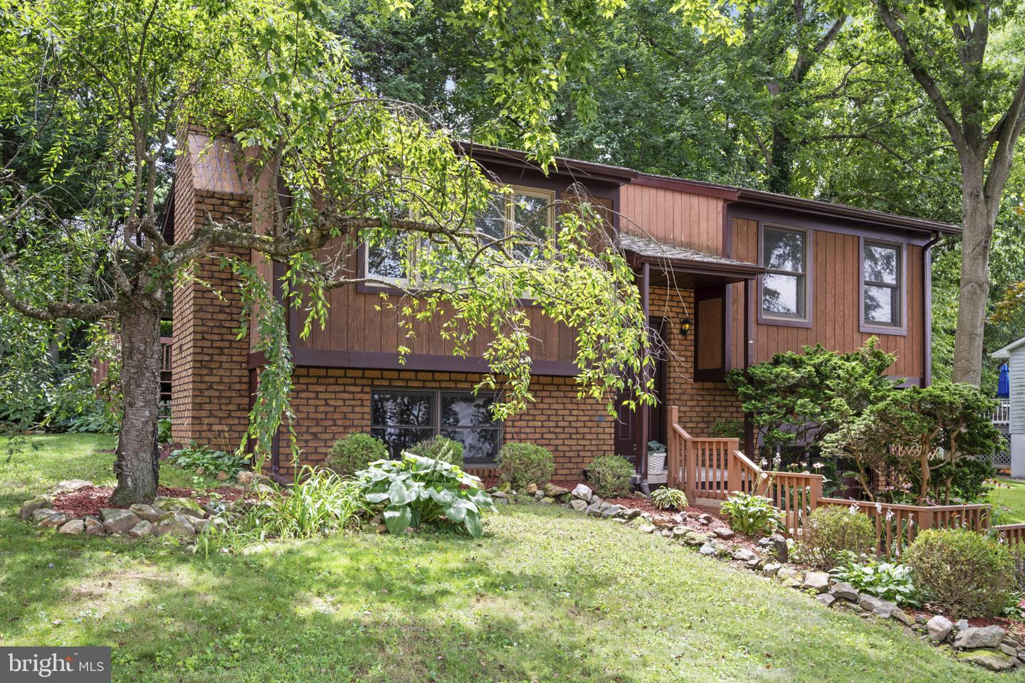 1954 Gardenia St