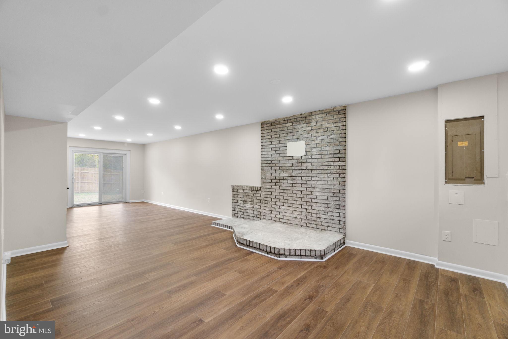 1915 GARDENIA STREET