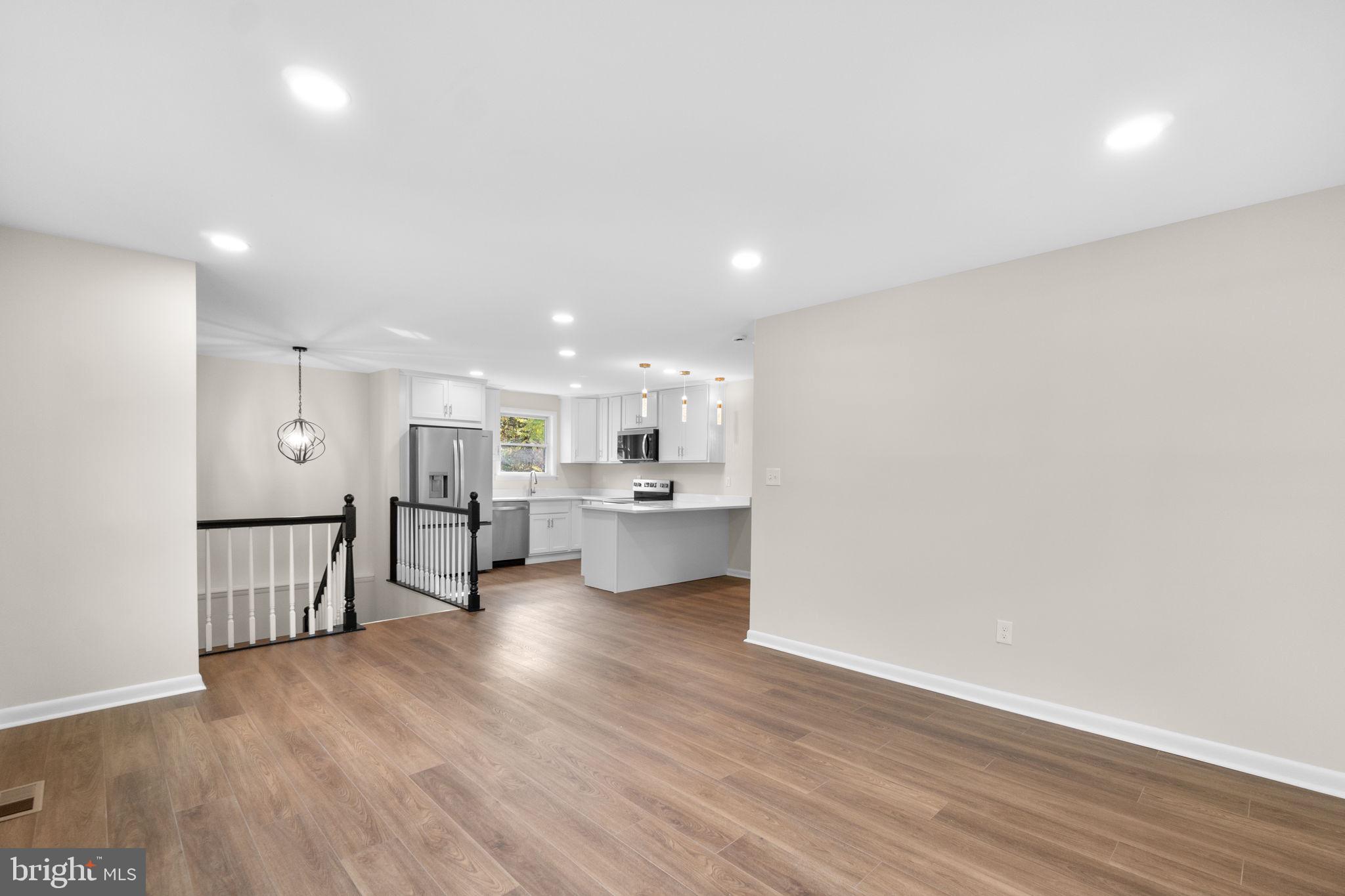 1915 GARDENIA STREET