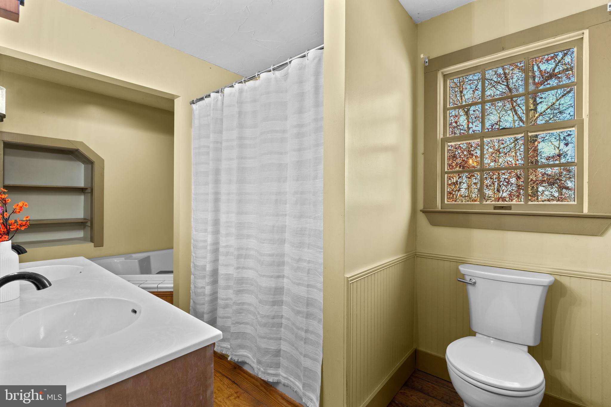 2472 FAIRWAY OAKS COURT