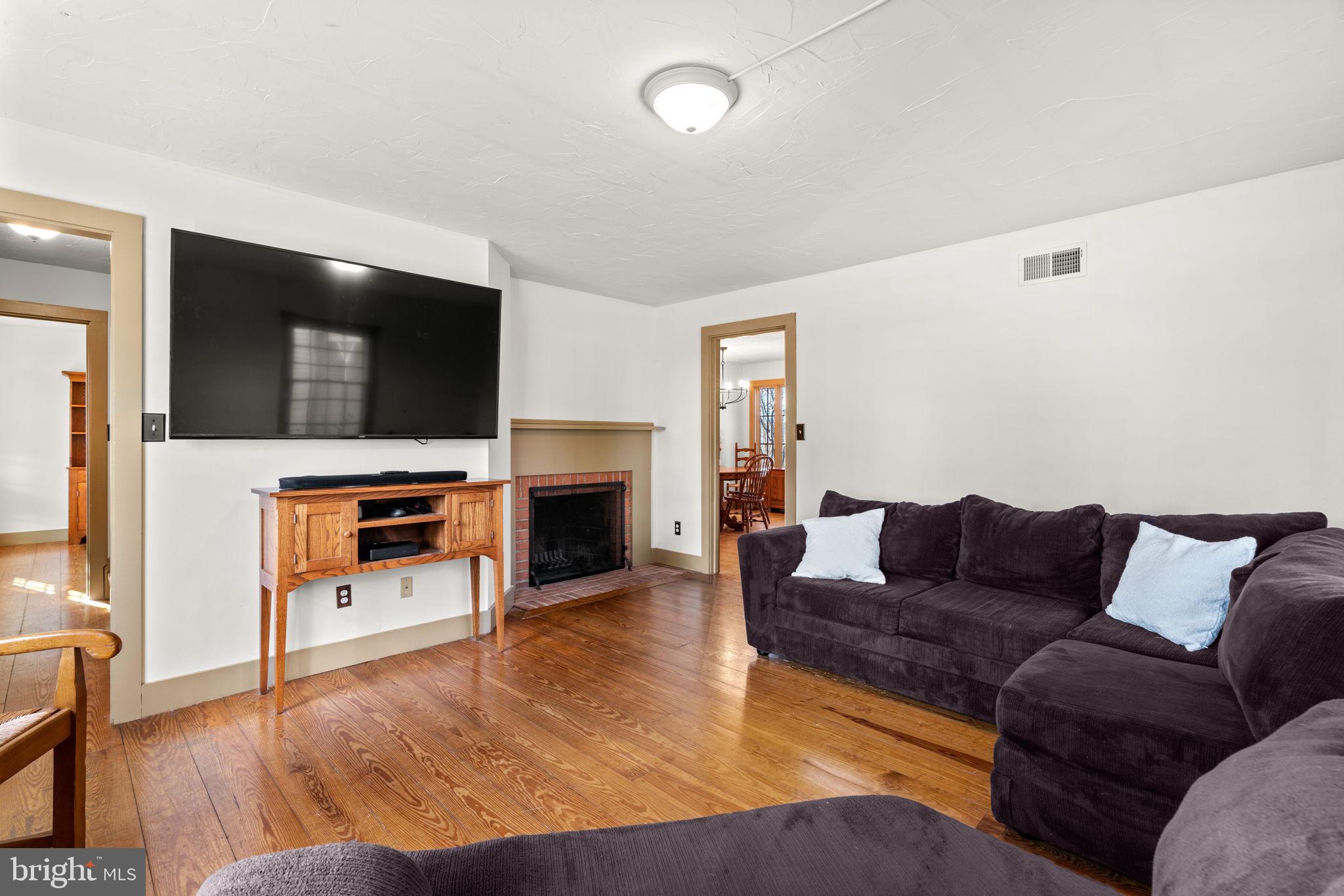 2472 FAIRWAY OAKS COURT