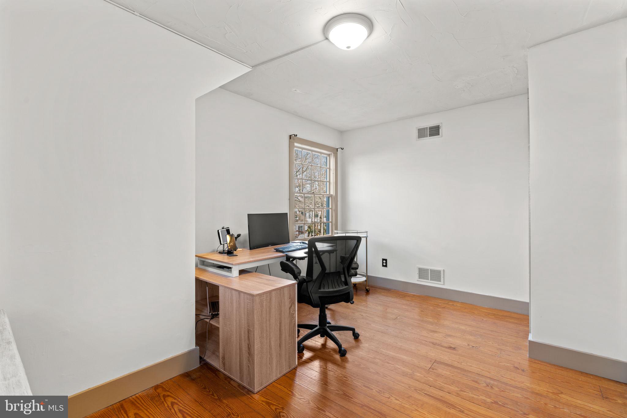 2472 FAIRWAY OAKS COURT