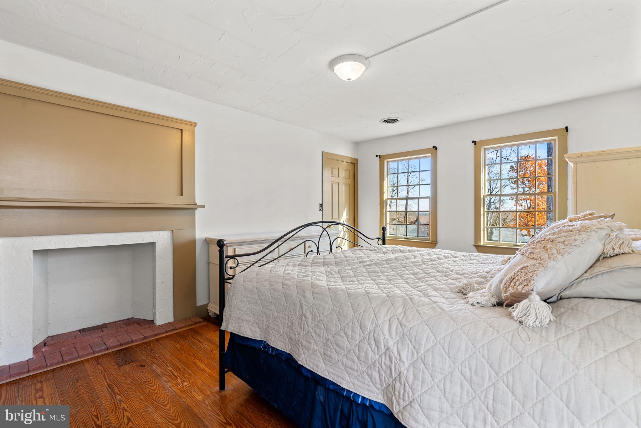 2472 FAIRWAY OAKS COURT