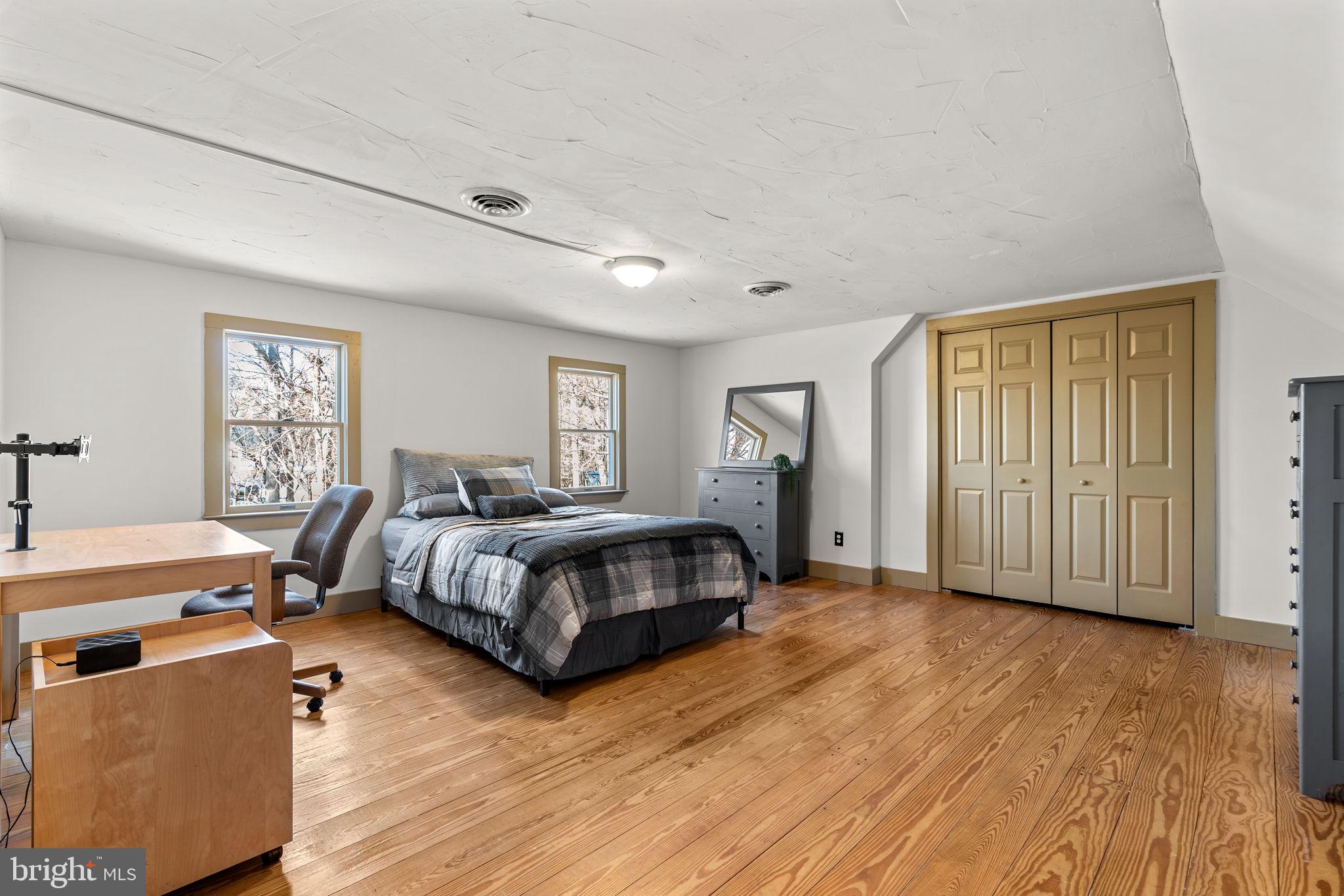 2472 FAIRWAY OAKS COURT