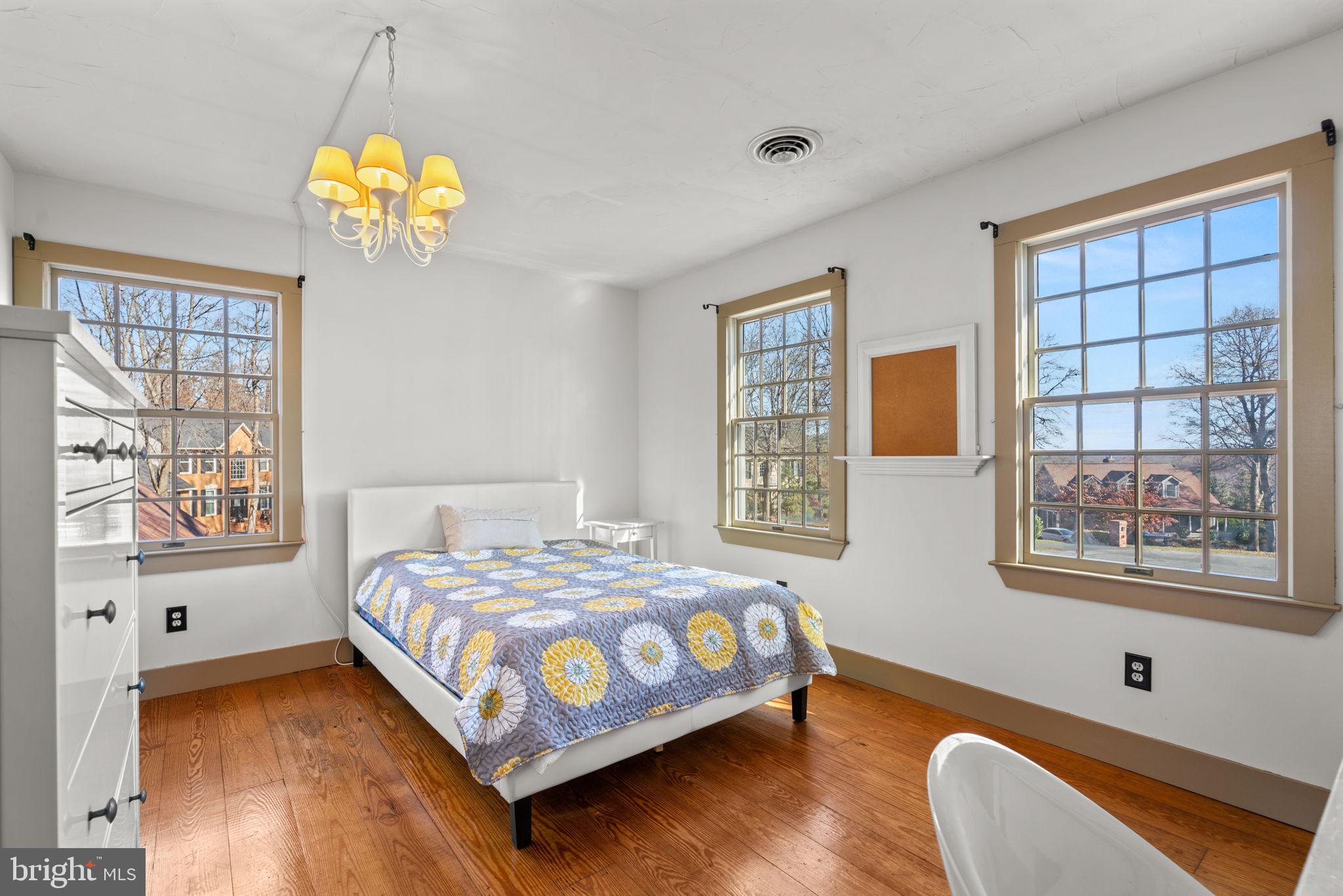 2472 FAIRWAY OAKS COURT