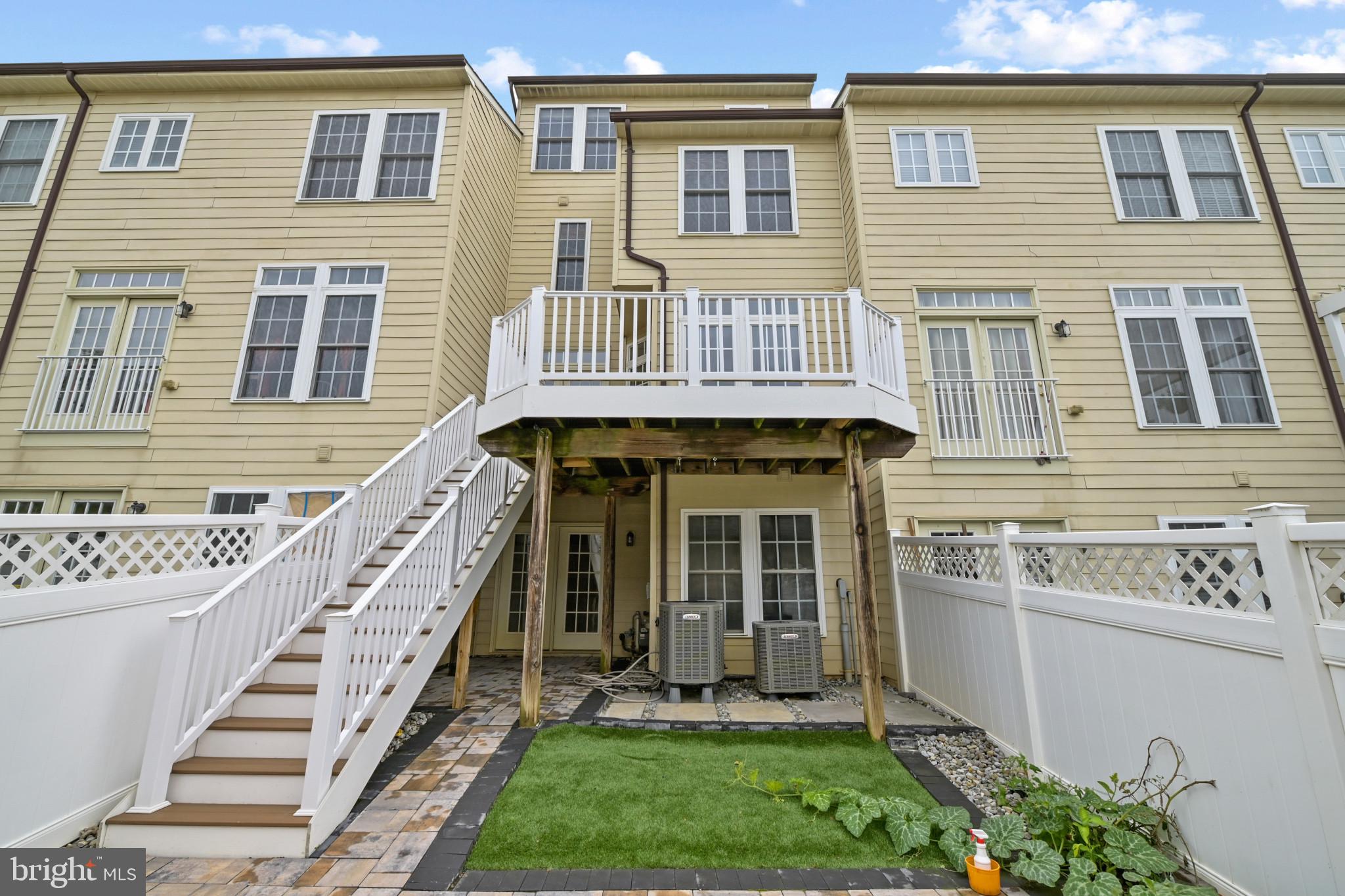 9428 Dunraven STREET