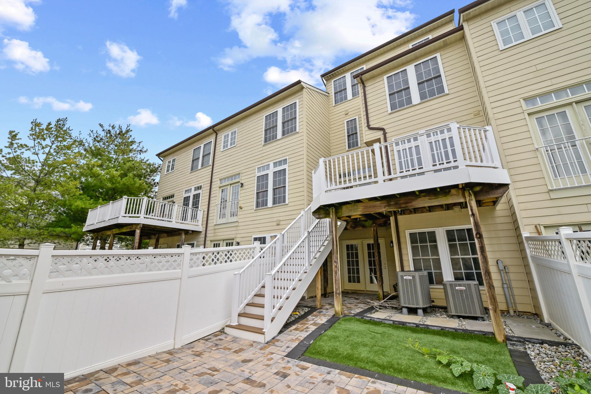 9428 Dunraven STREET