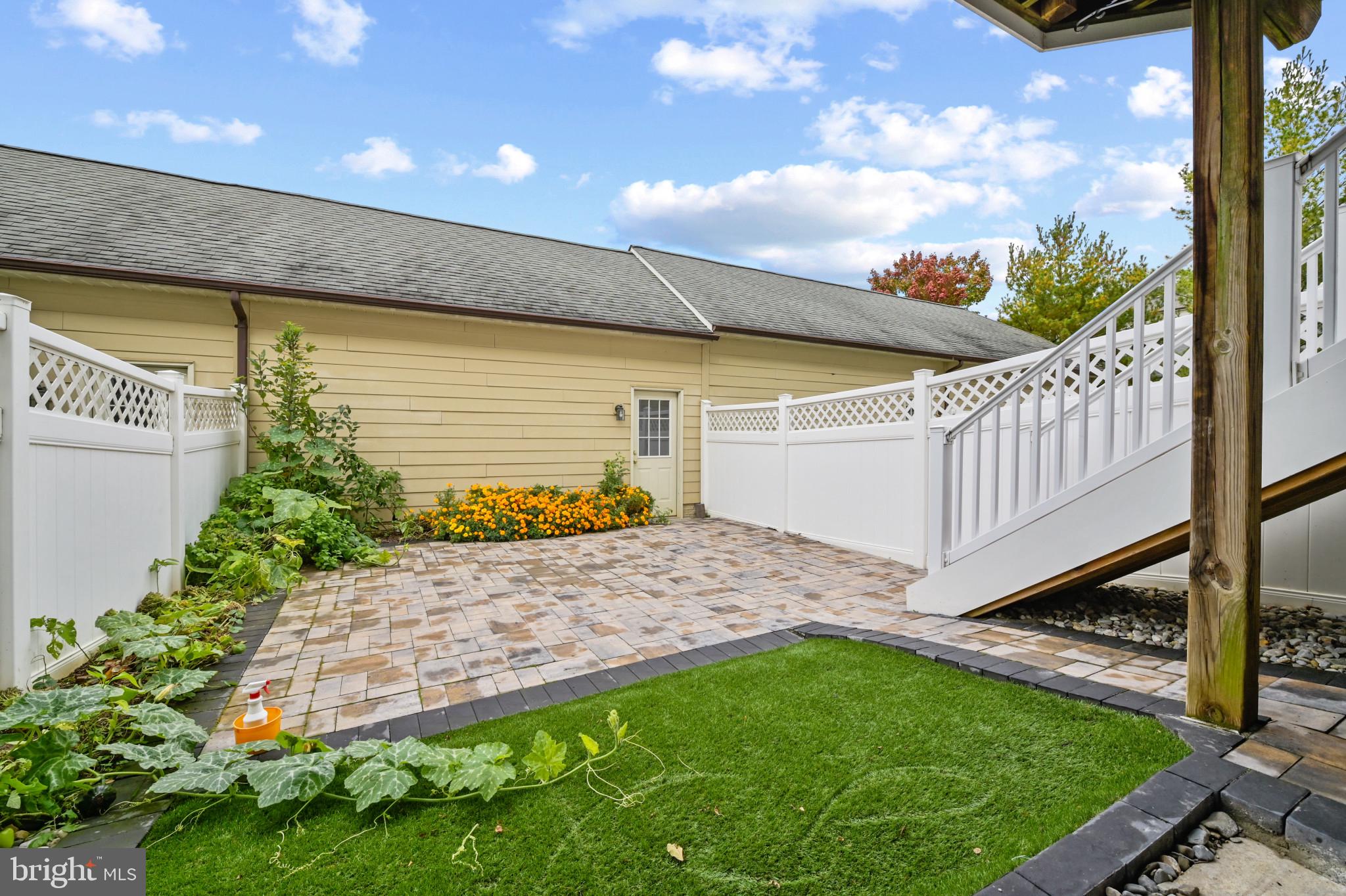 9428 Dunraven STREET