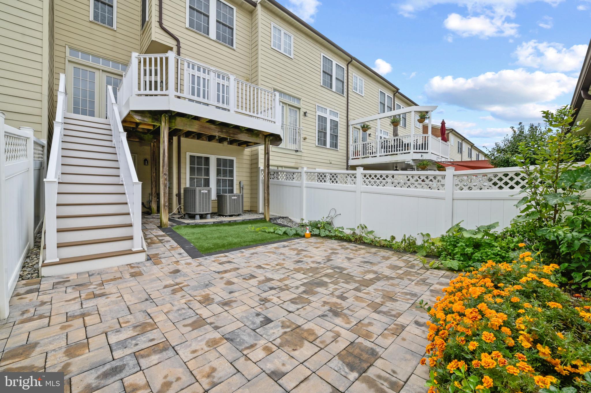 9428 Dunraven STREET