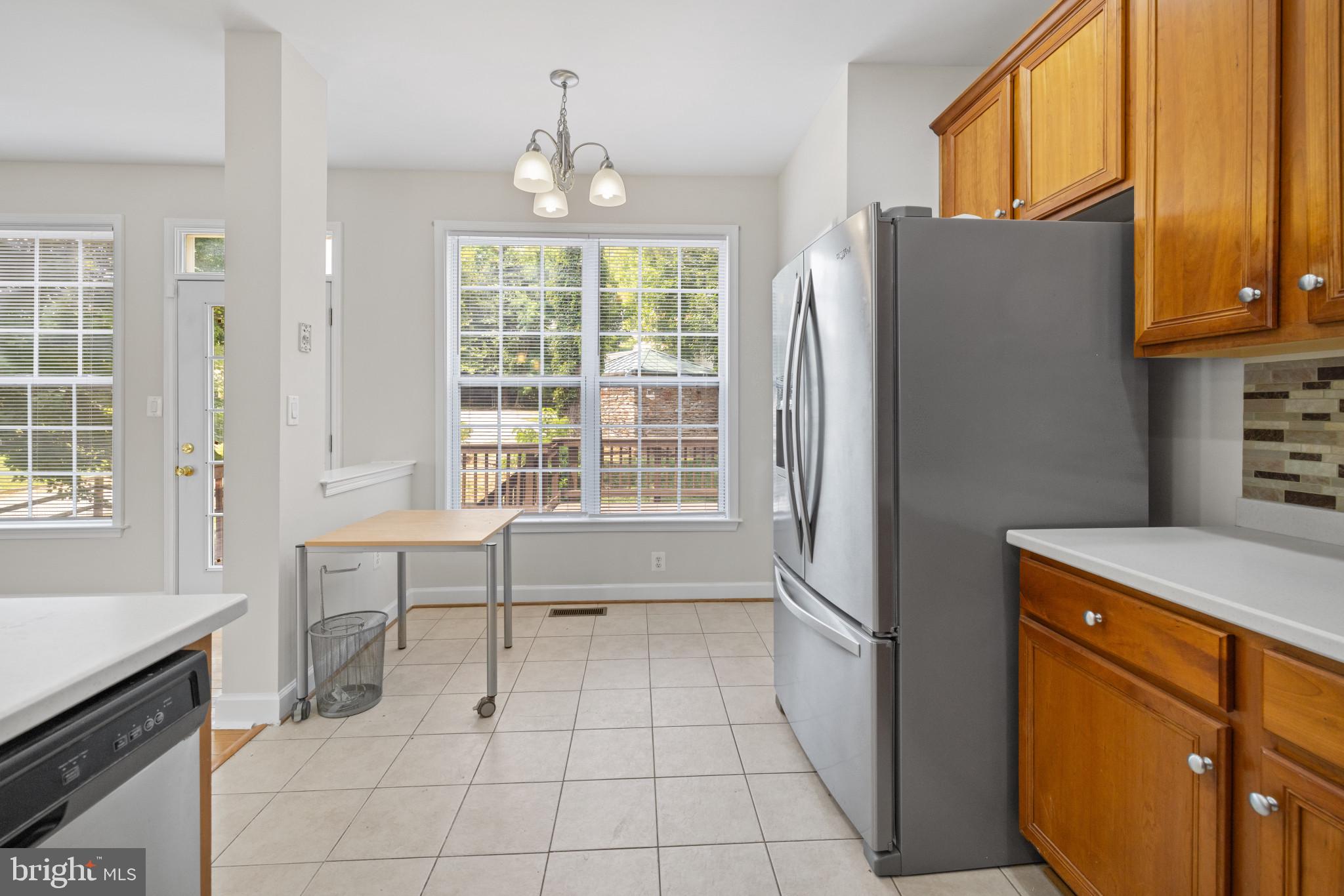 1820 N GREENLEESE DR