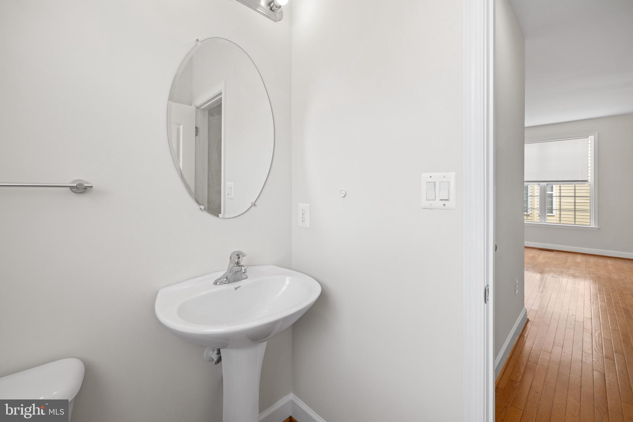 1820 N GREENLEESE DR