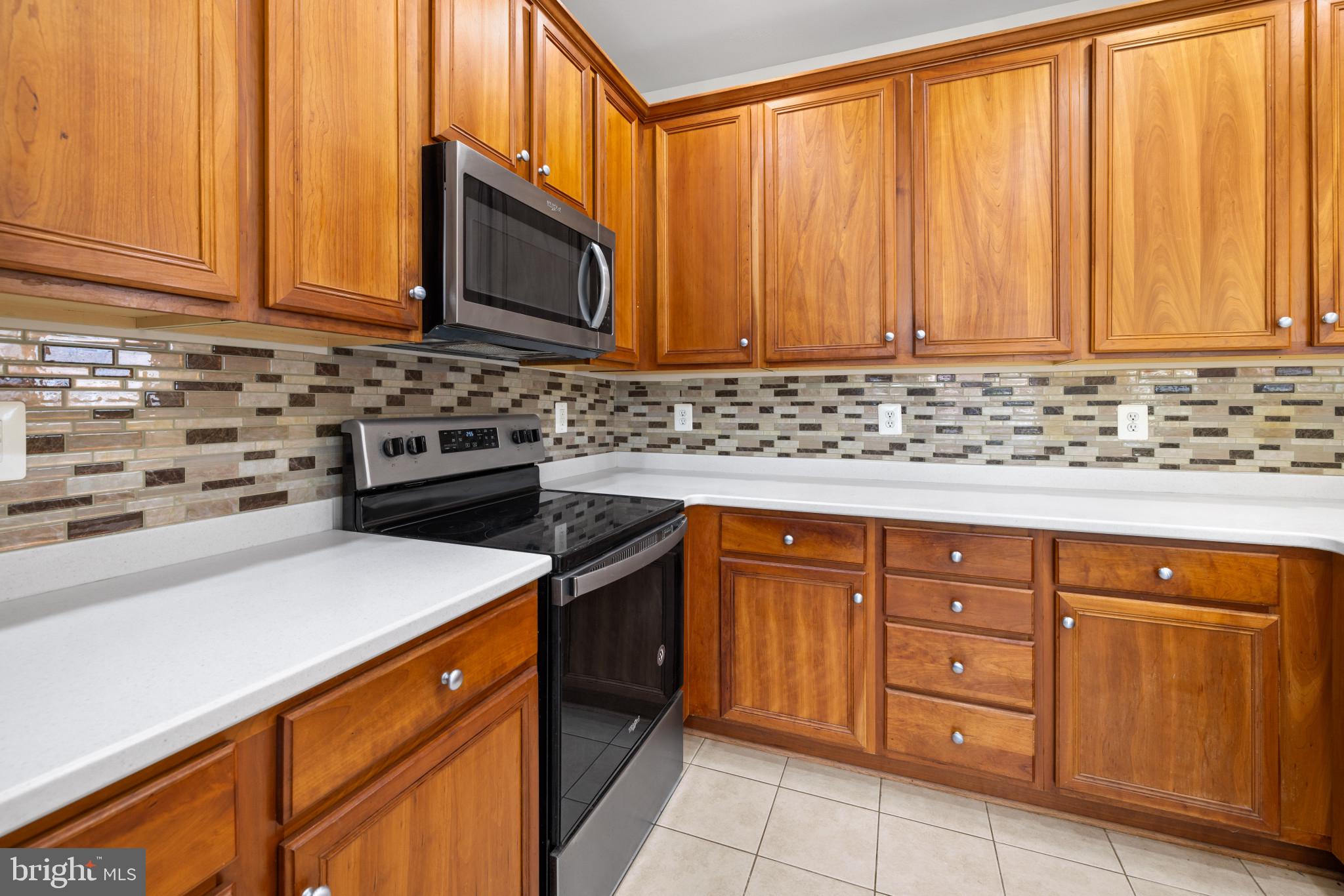 1820 N GREENLEESE DR