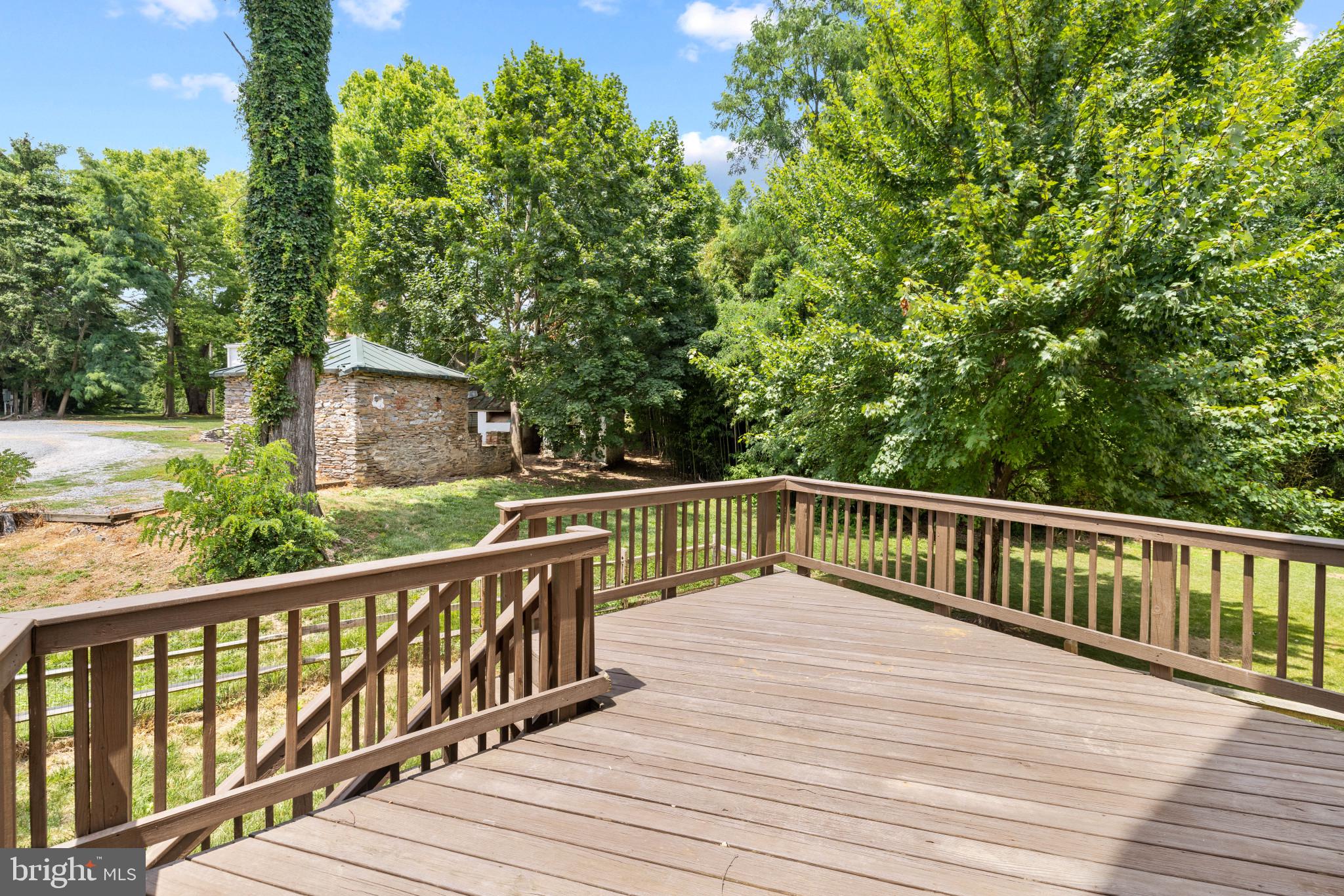 1820 N GREENLEESE DR