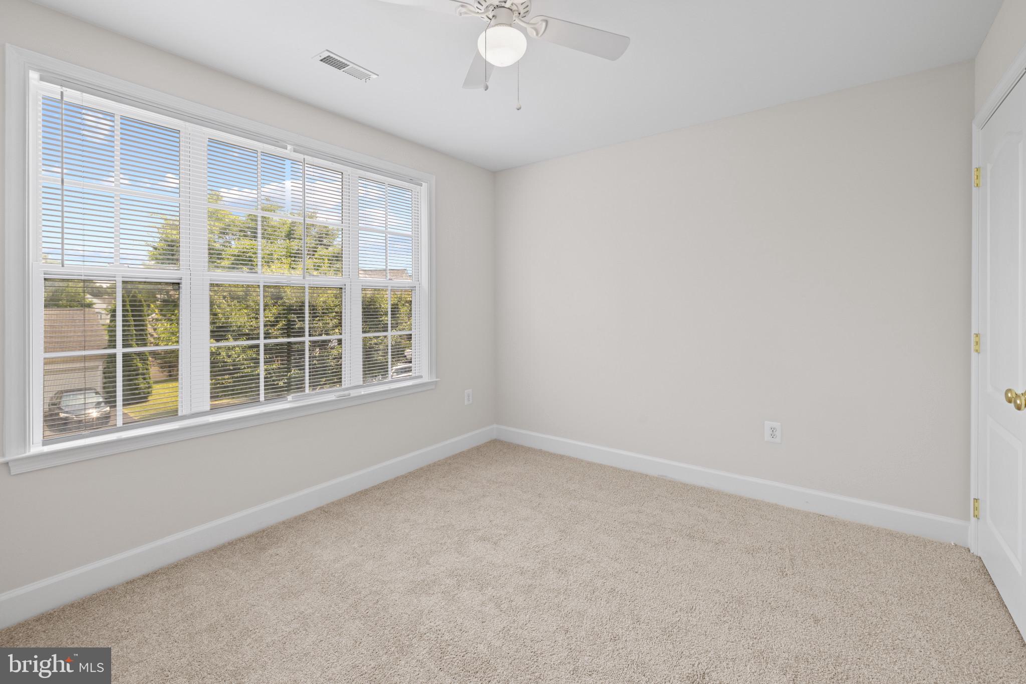 1820 N GREENLEESE DR