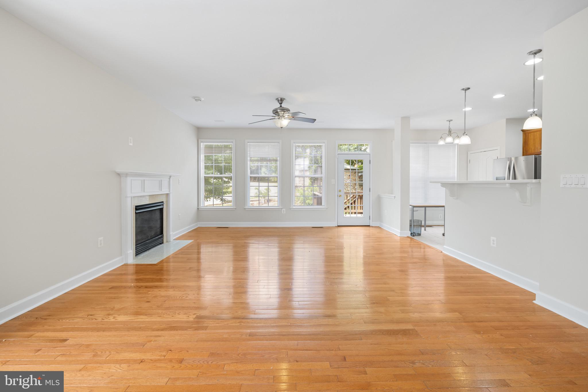 1820 N GREENLEESE DR