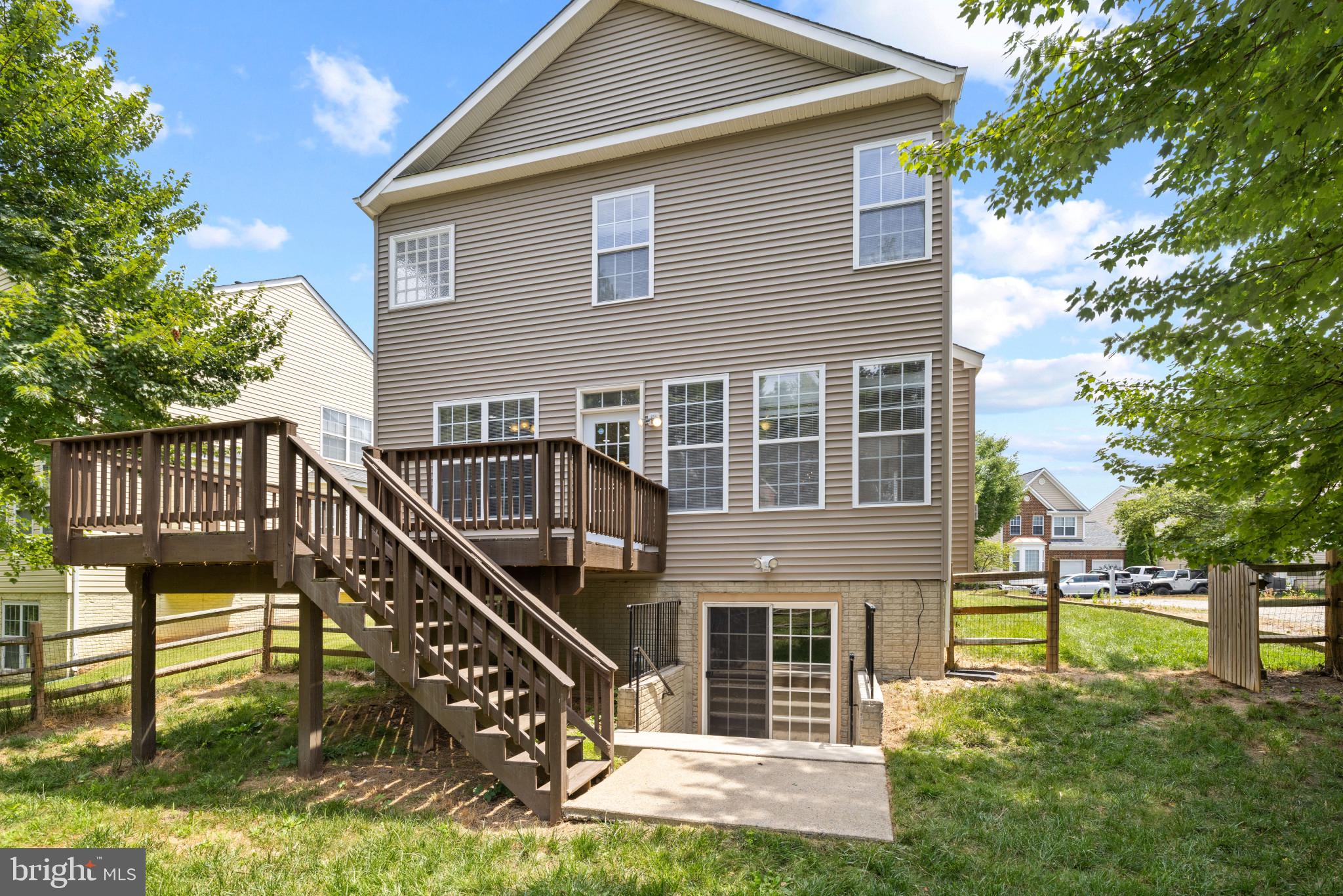 1820 N GREENLEESE DR