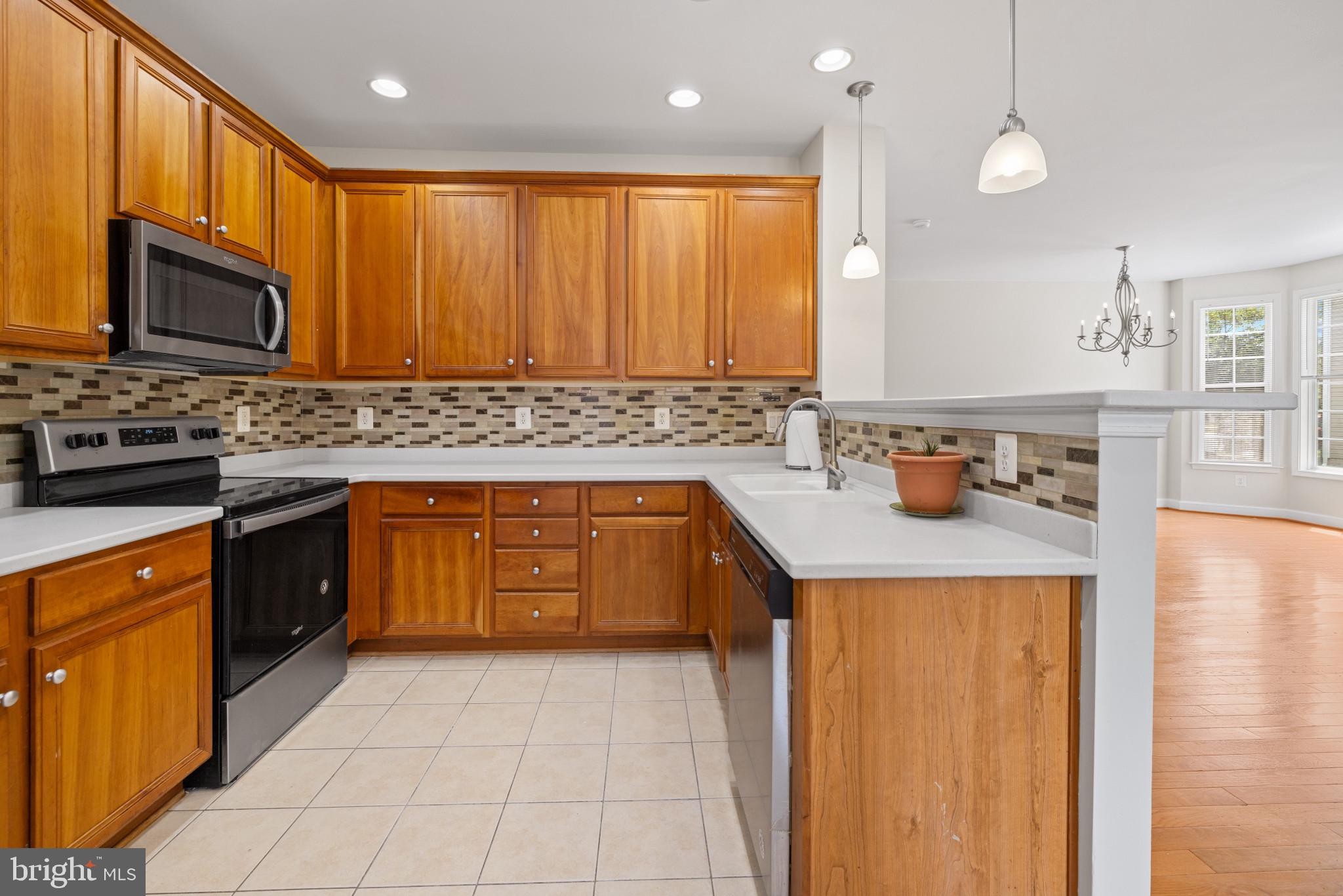 1820 N GREENLEESE DR