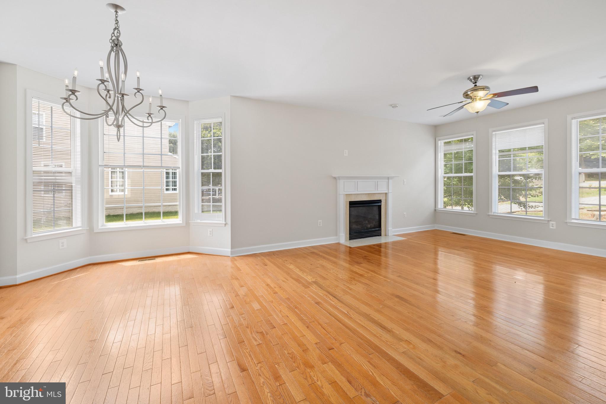 1820 N GREENLEESE DR