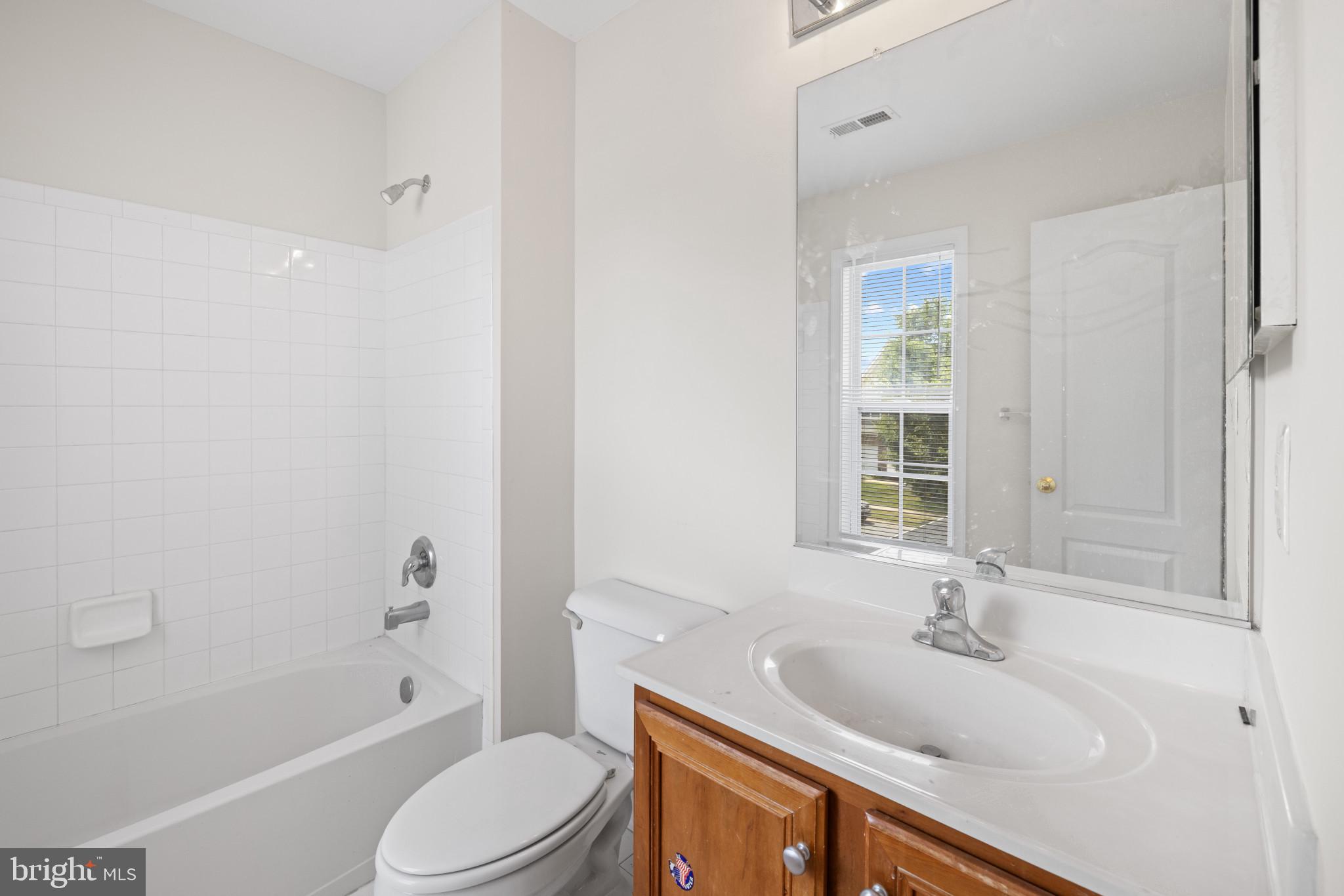 1820 N GREENLEESE DR