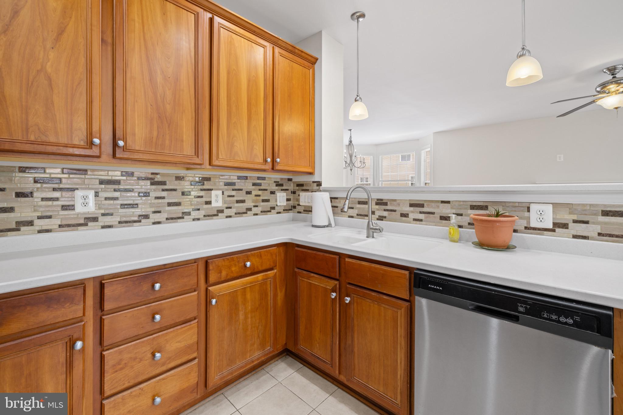 1820 N GREENLEESE DR