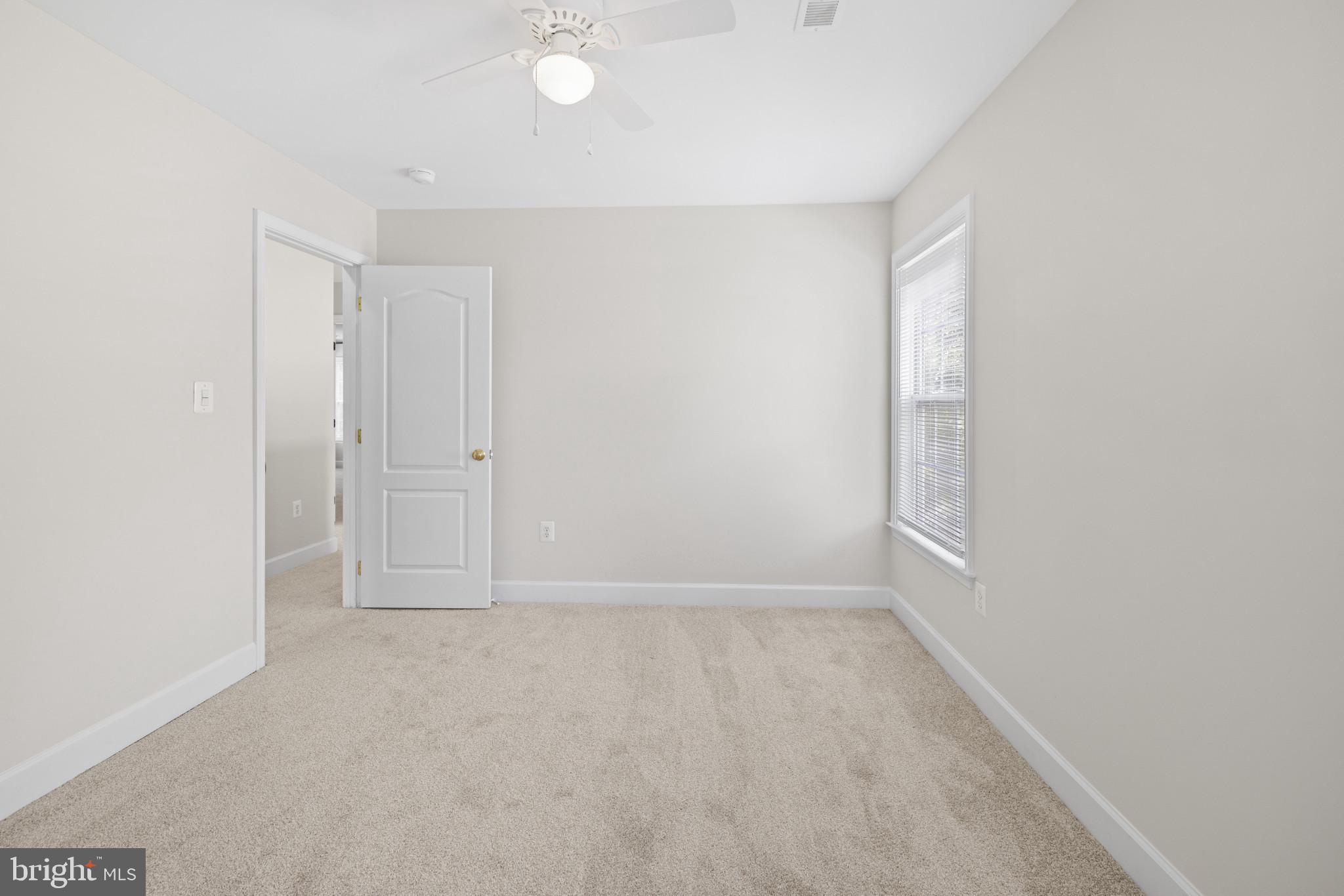 1820 N GREENLEESE DR