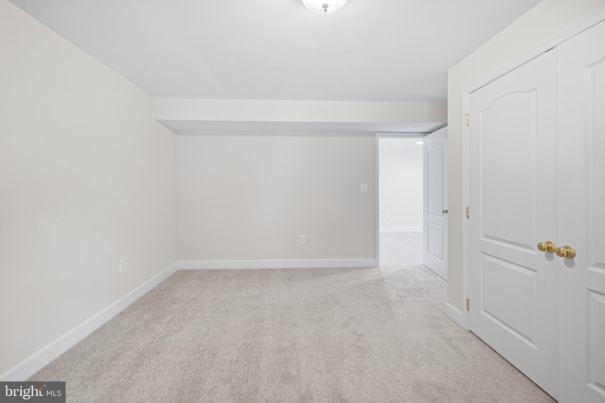 1820 N GREENLEESE DR