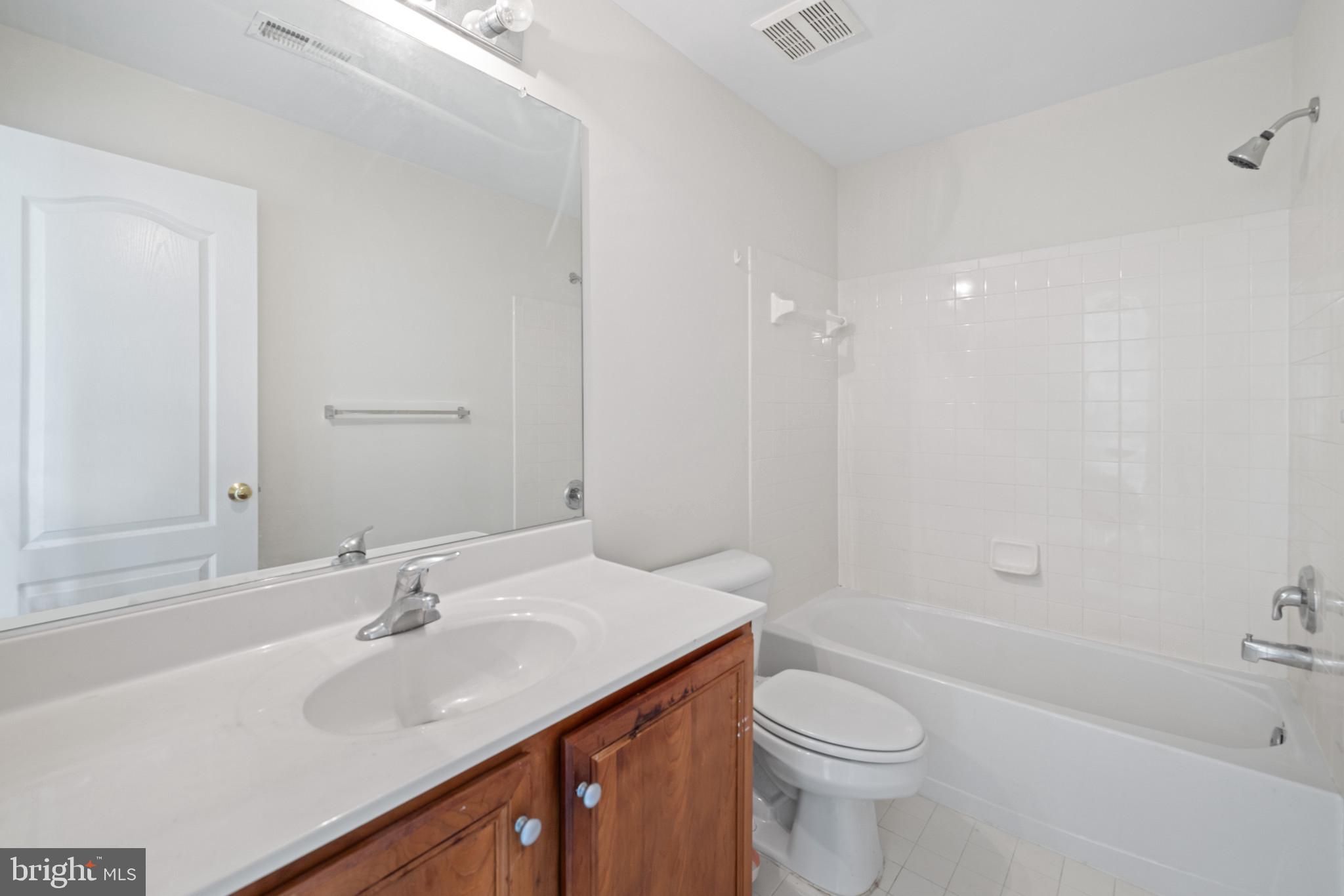 1820 N GREENLEESE DR