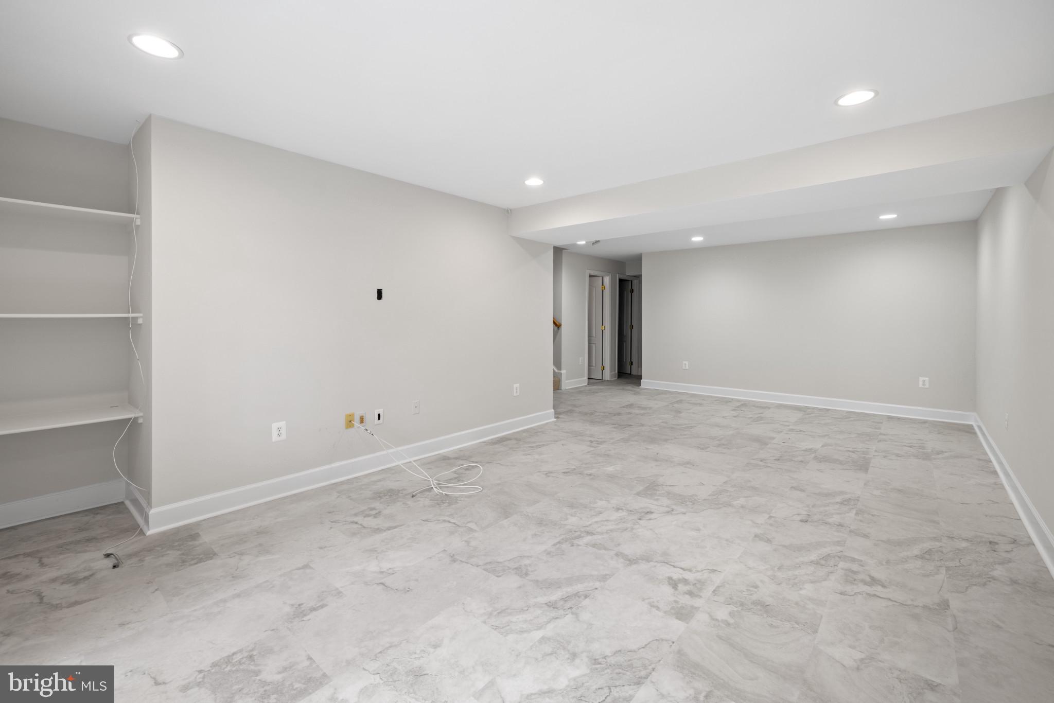 1820 N GREENLEESE DR