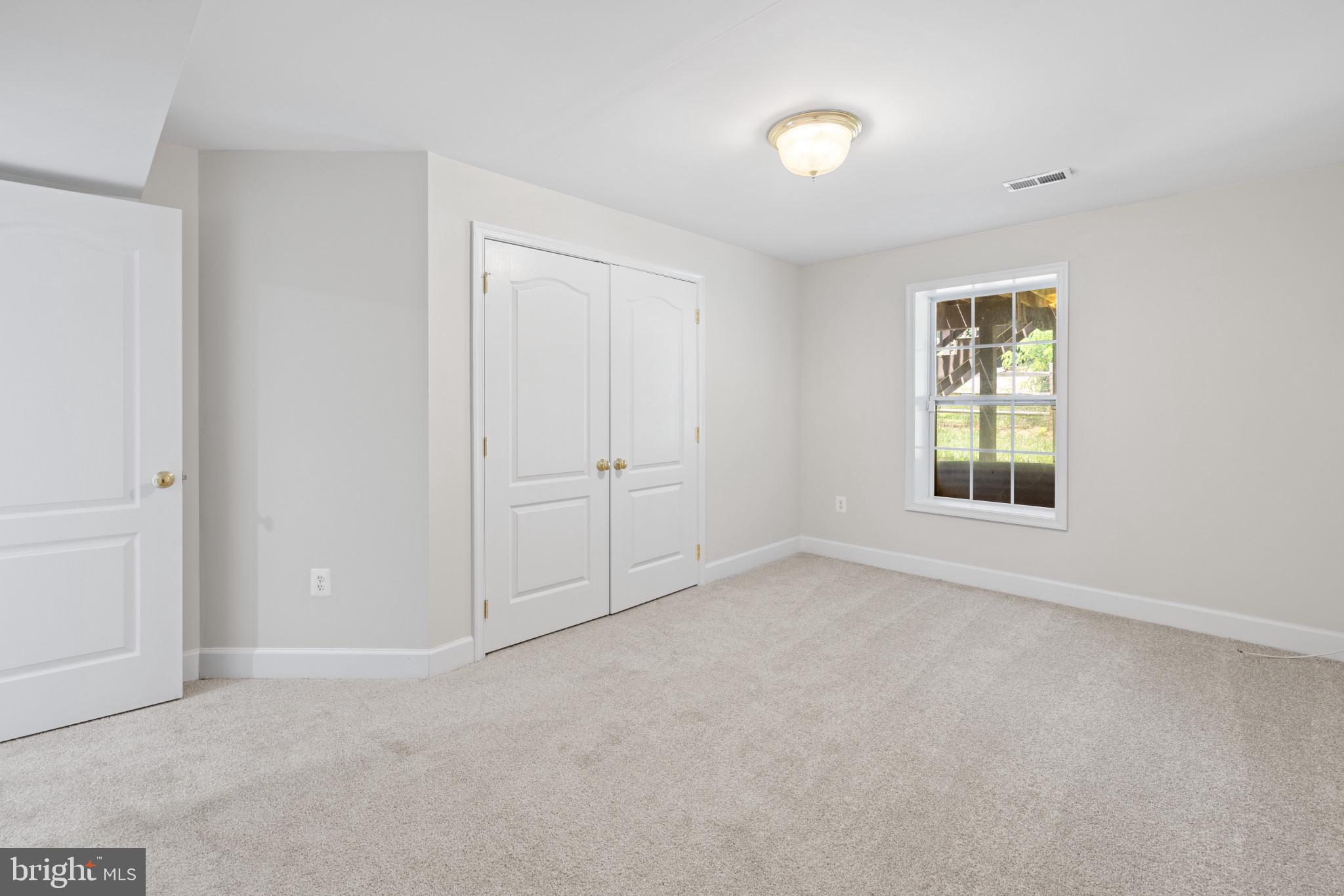 1820 N GREENLEESE DR