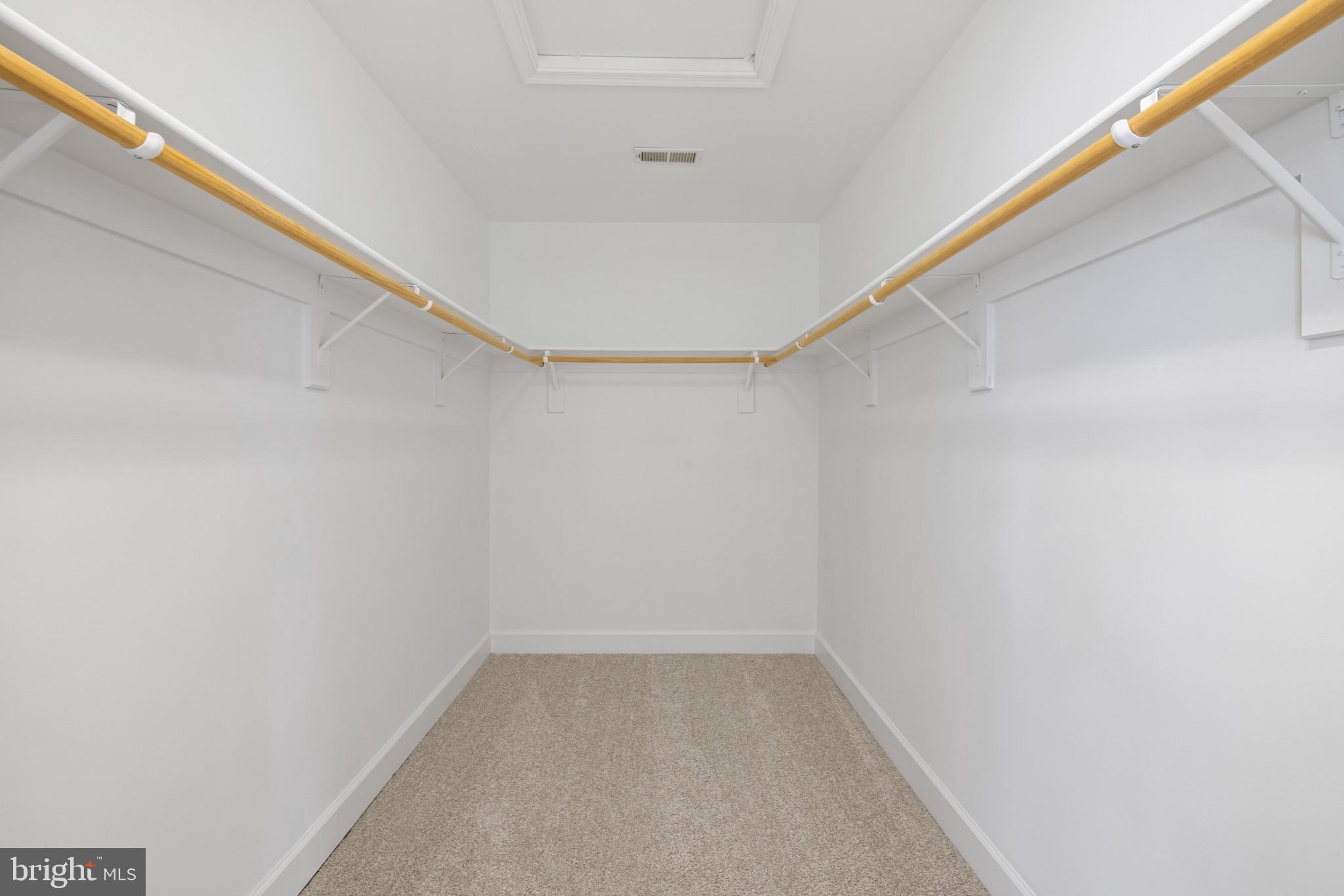 1820 N GREENLEESE DR