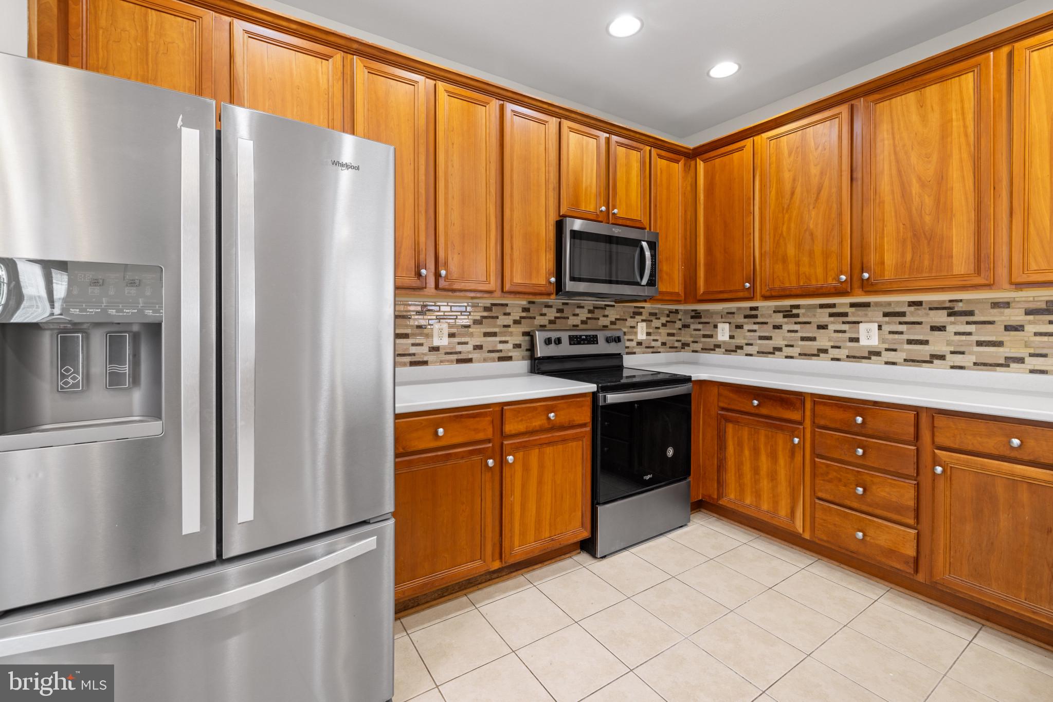 1820 N GREENLEESE DR