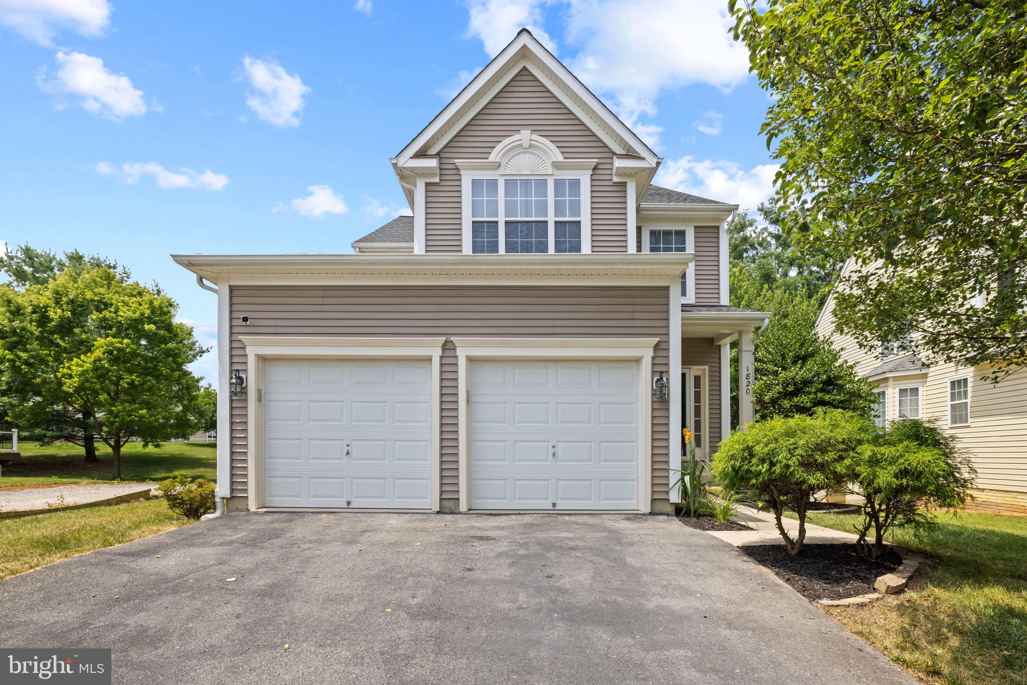 1820 N GREENLEESE DR