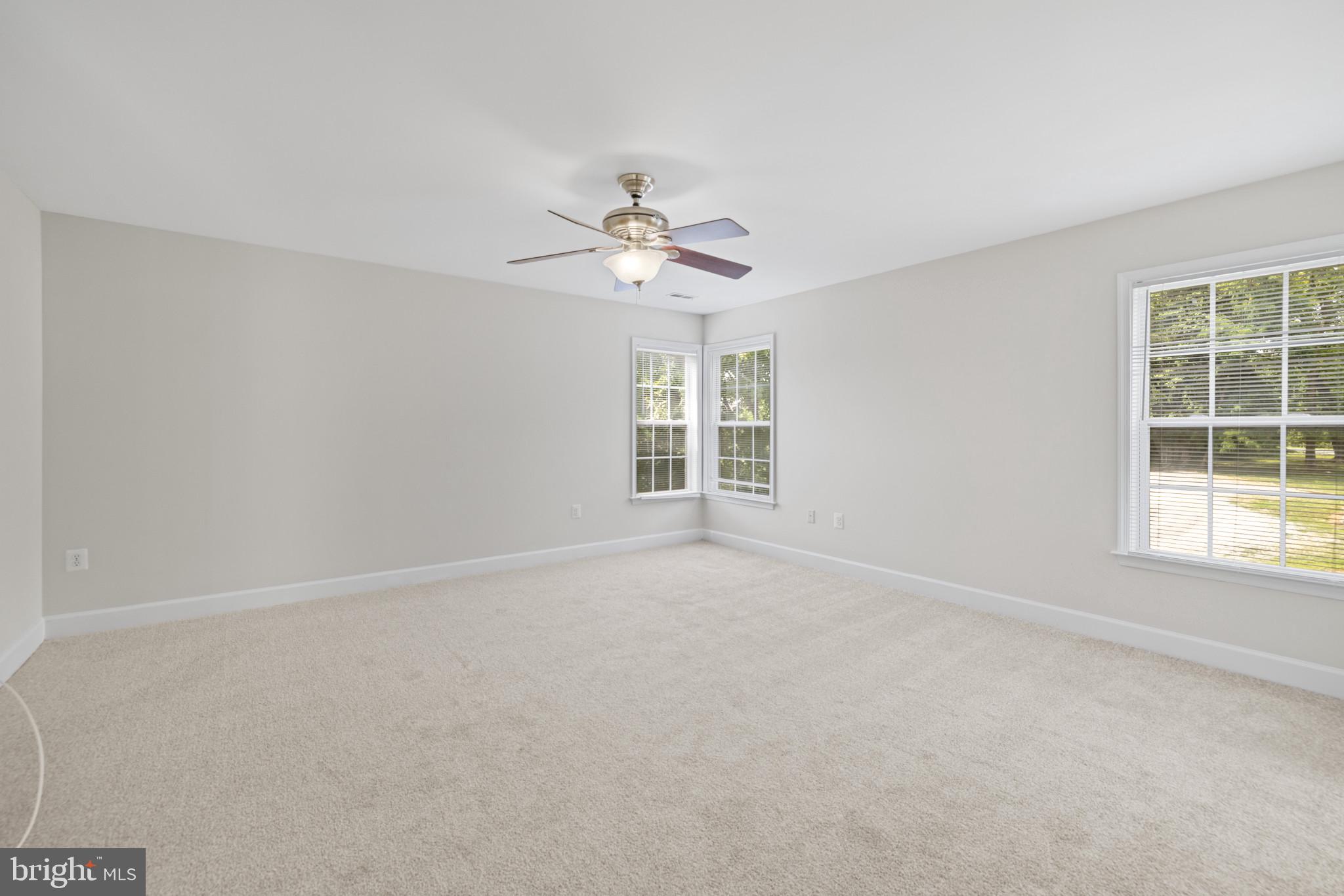 1820 N GREENLEESE DR