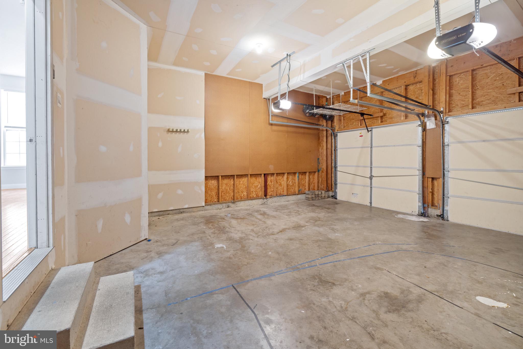 1820 N GREENLEESE DR