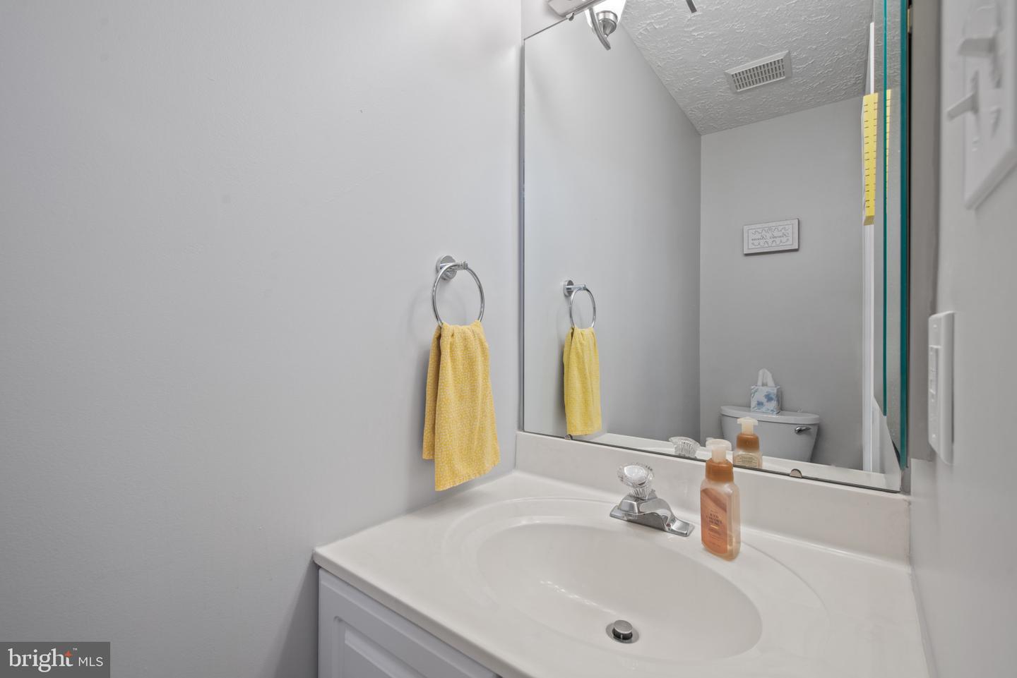 5559 Foxhall Ct
