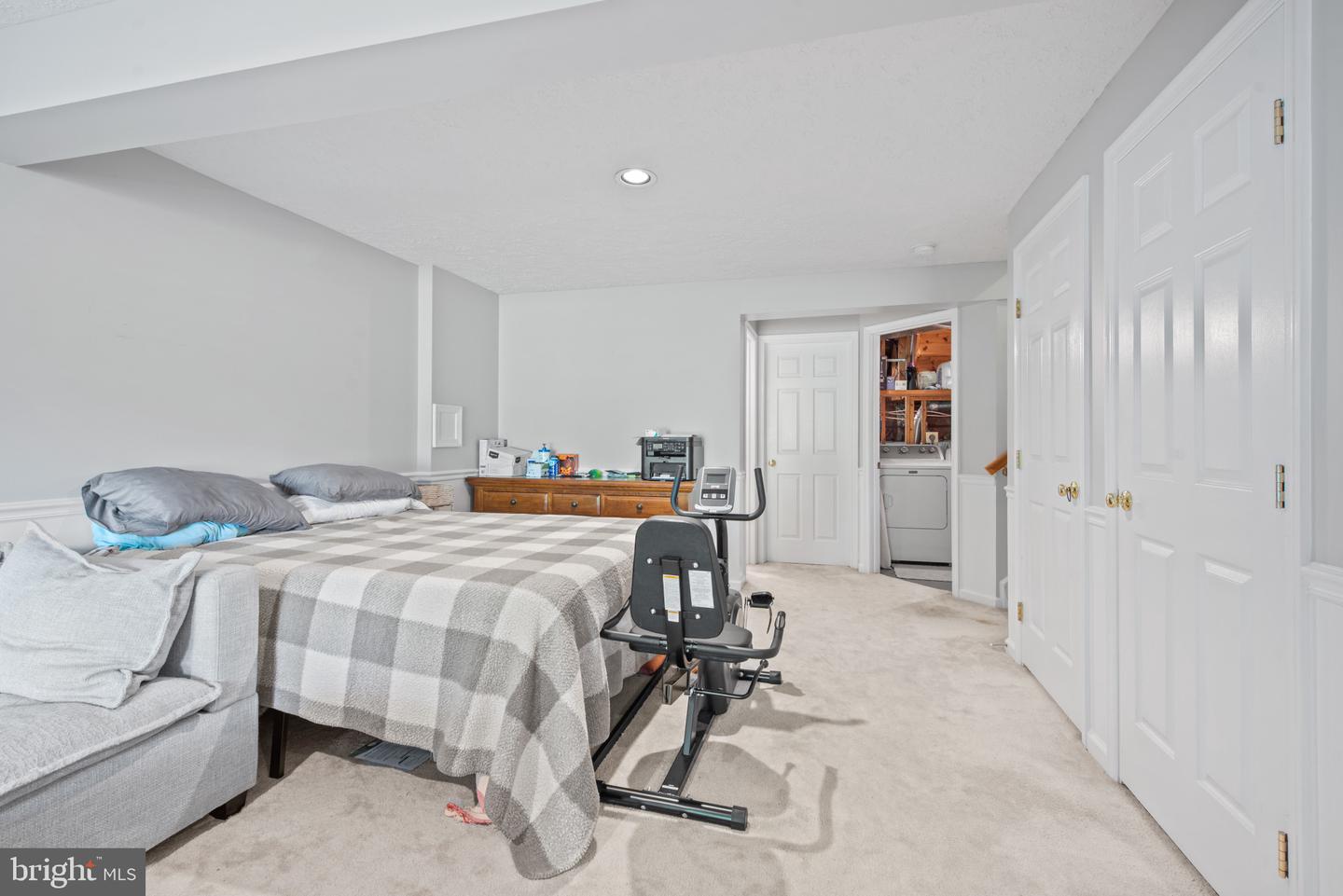 5559 Foxhall Ct