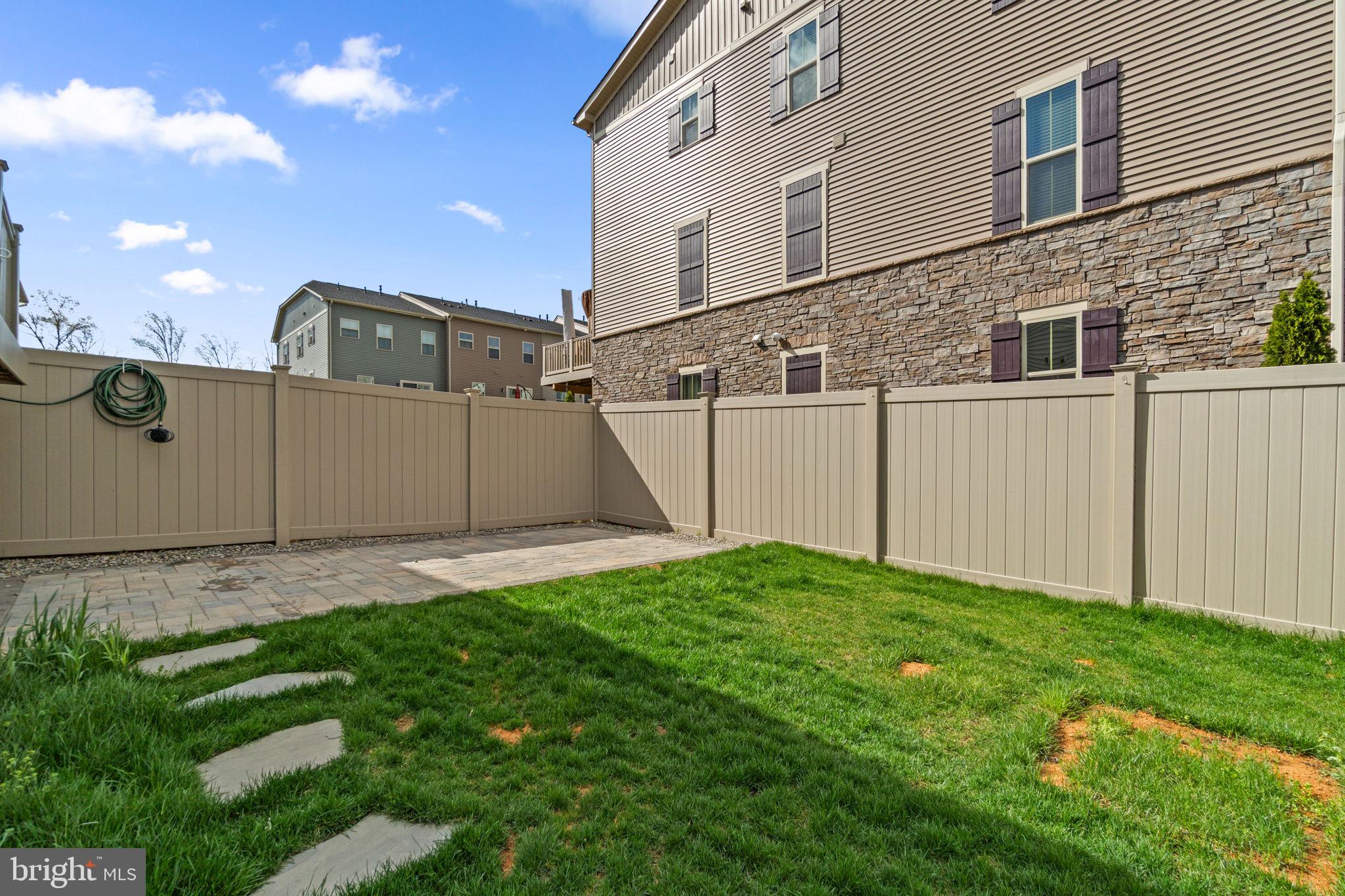 5962 Pecking Stone St