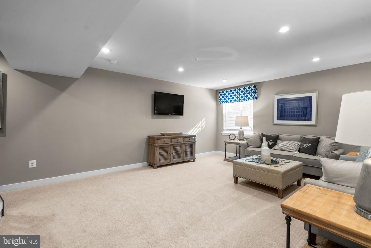 2534 Admiral Ln