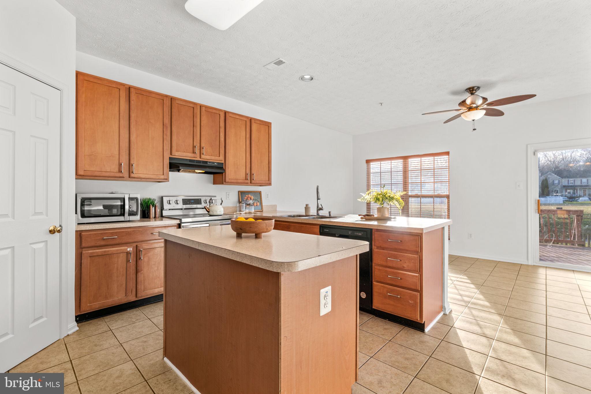 2976 RAKING LEAF DRIVE