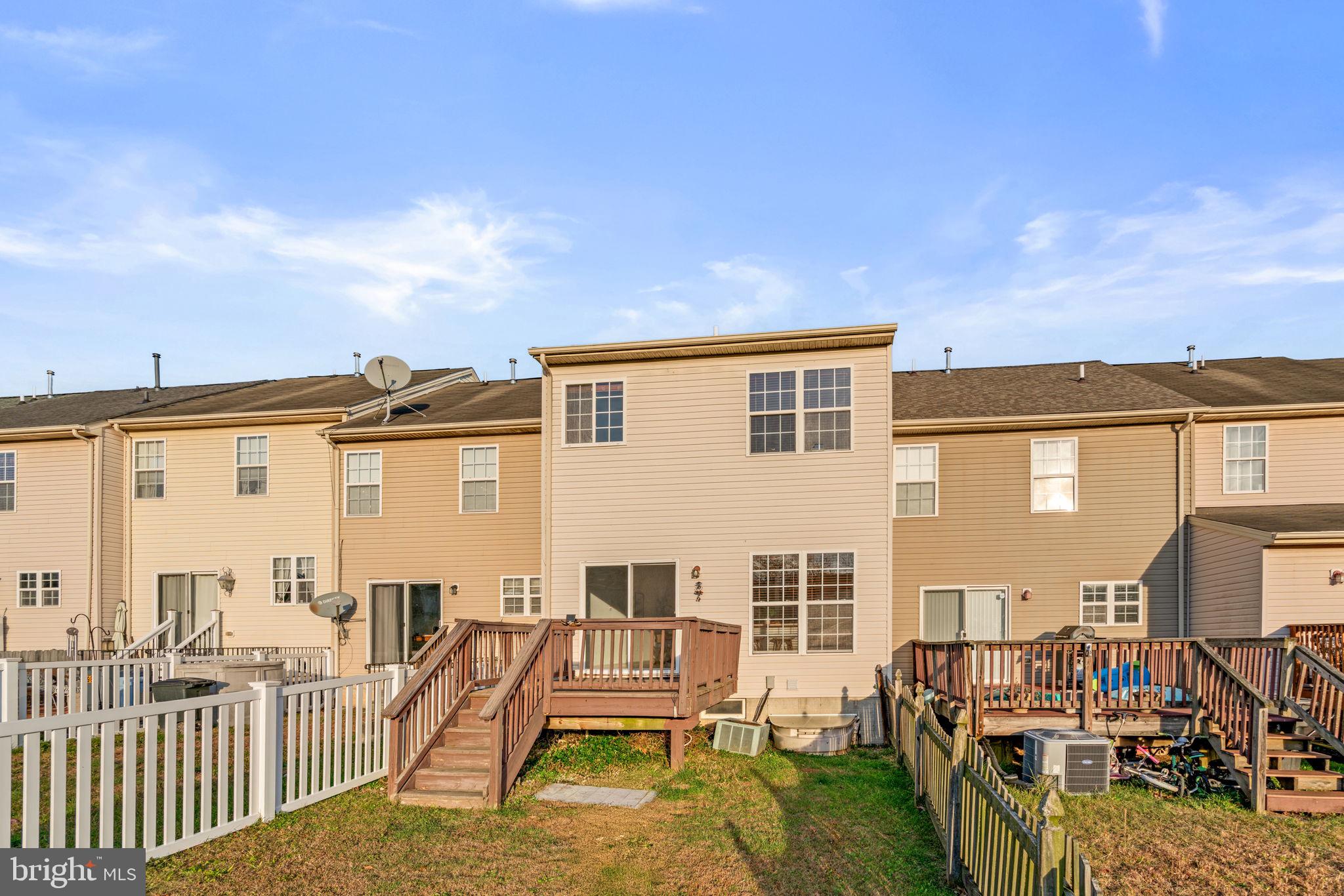 2976 RAKING LEAF DRIVE