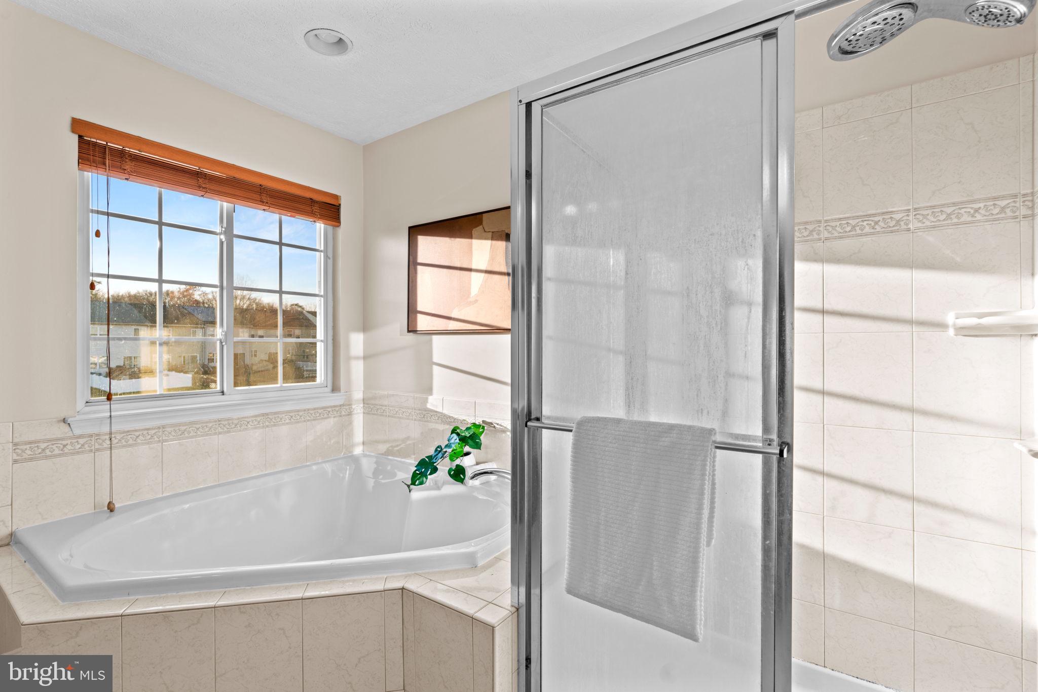 2976 RAKING LEAF DRIVE