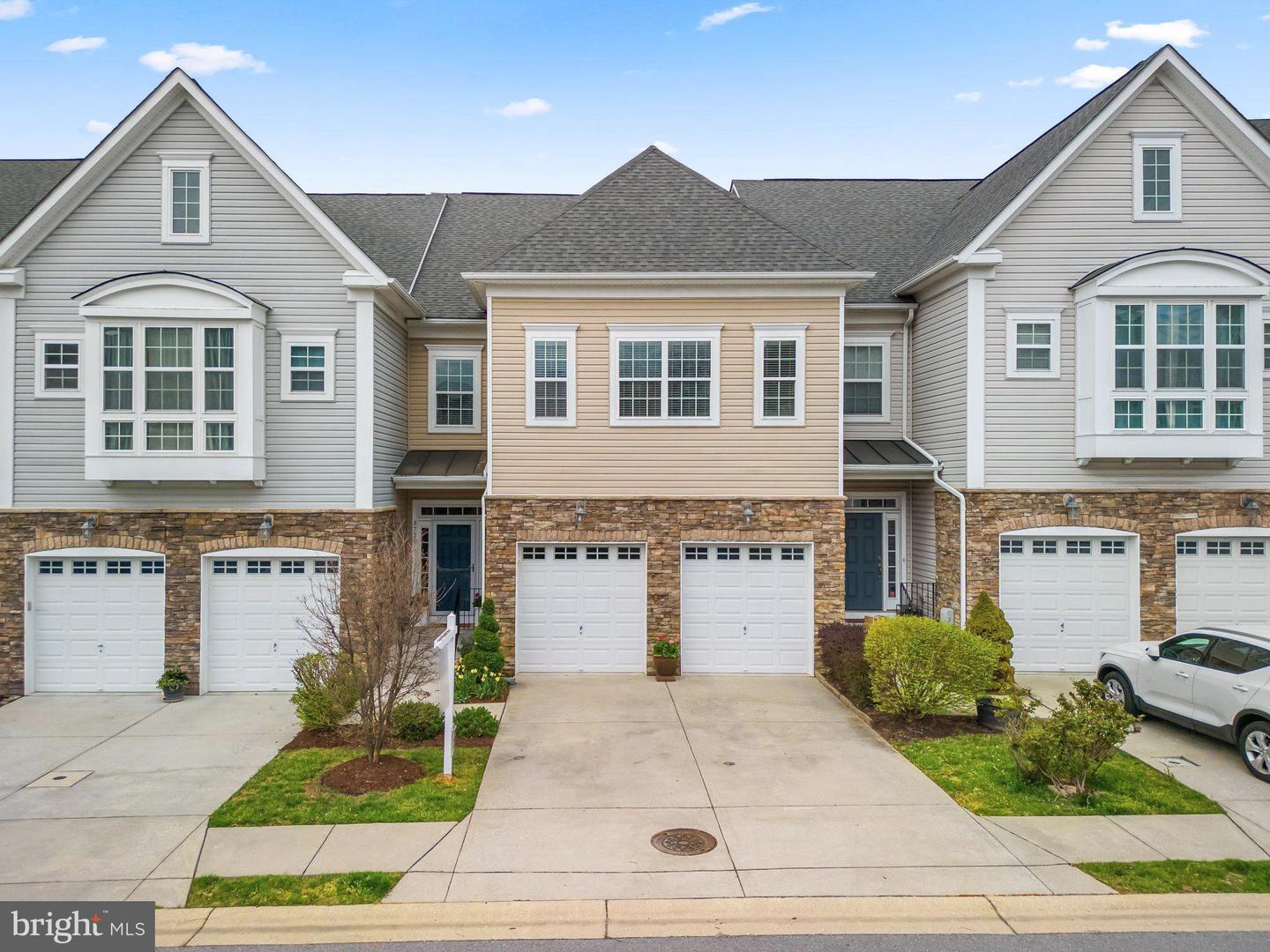 8720 POLISHED PEBBLE WAY