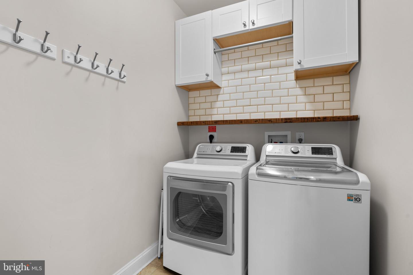 8720 POLISHED PEBBLE WAY