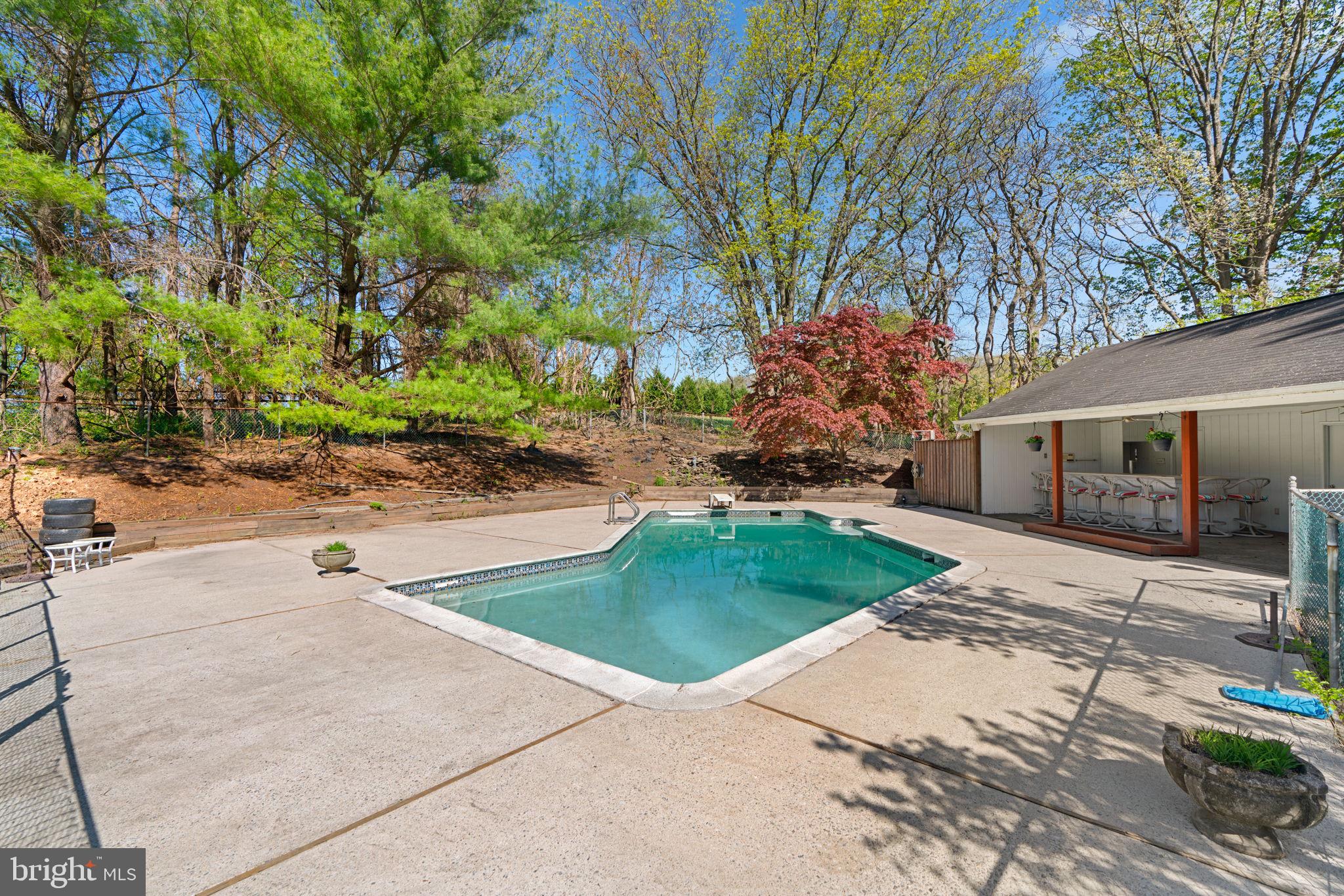 1221 ROUND GATE COURT