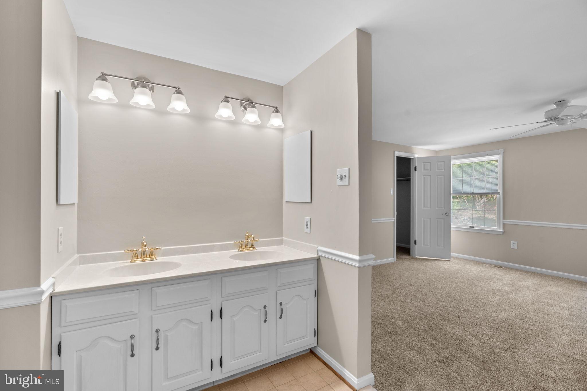 1221 ROUND GATE COURT