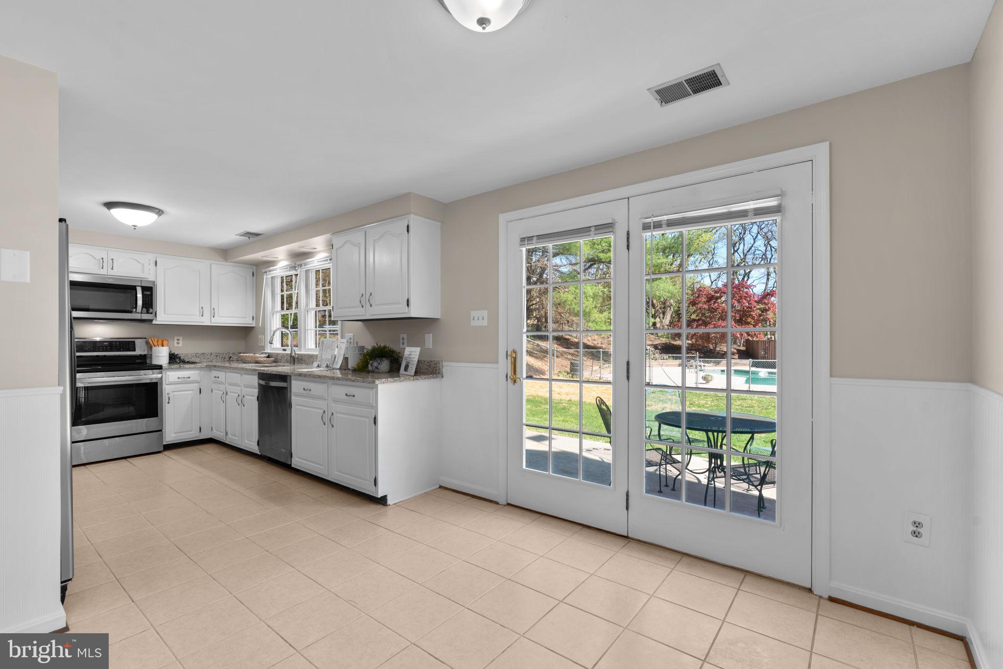 1221 ROUND GATE COURT