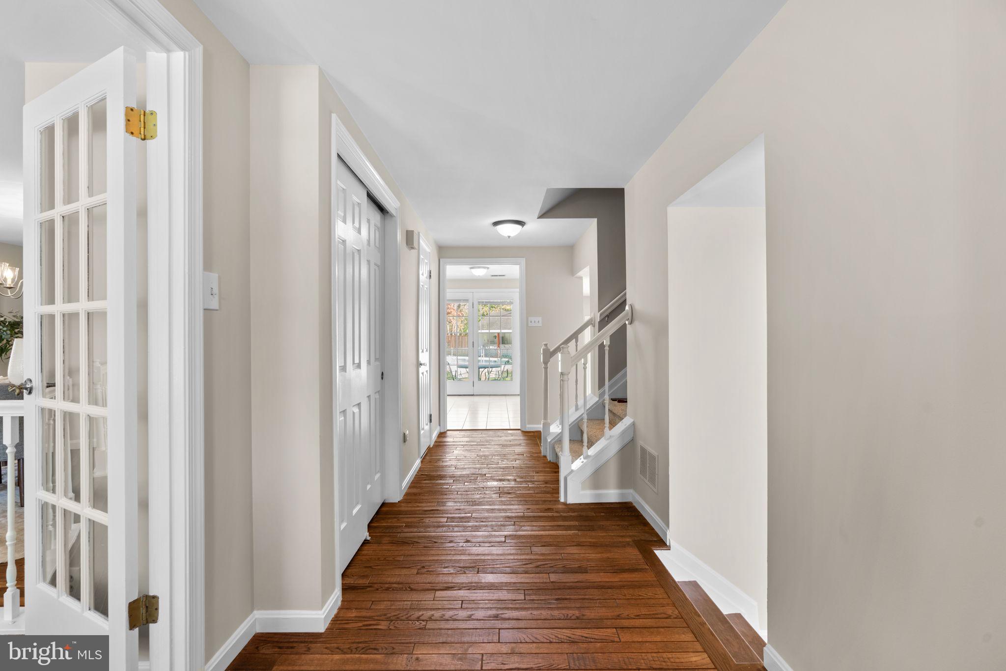 1221 ROUND GATE COURT